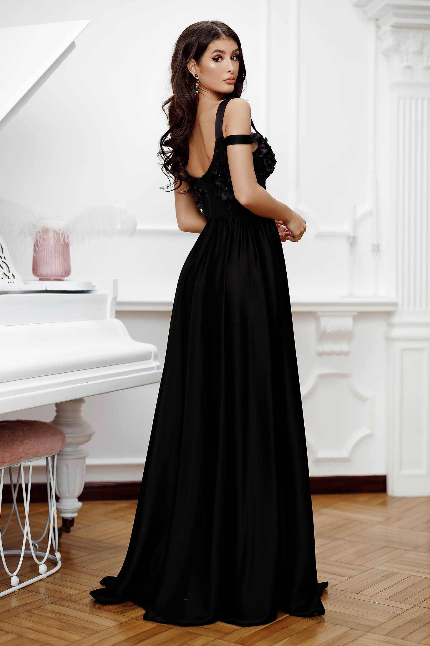 Long black taffeta dress in flared style for special occasions with embossed flowers - Artista 2 - StarShinerS.com