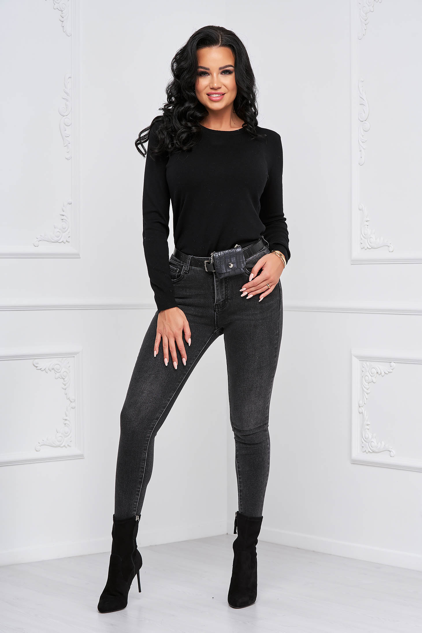 Black jeans skinny jeans with pockets accessorized with belt 3 - StarShinerS.com