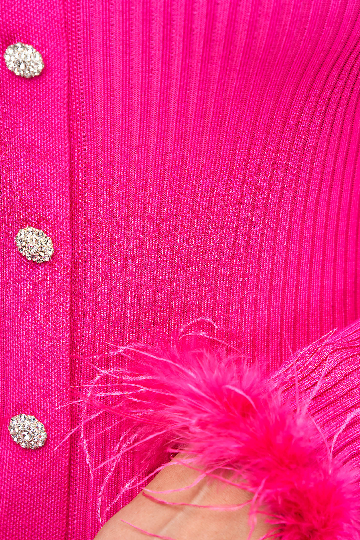 Pink midi kötött ruha tollas díszítéssel csíkozott anyagból 5 - StarShinerS.hu
