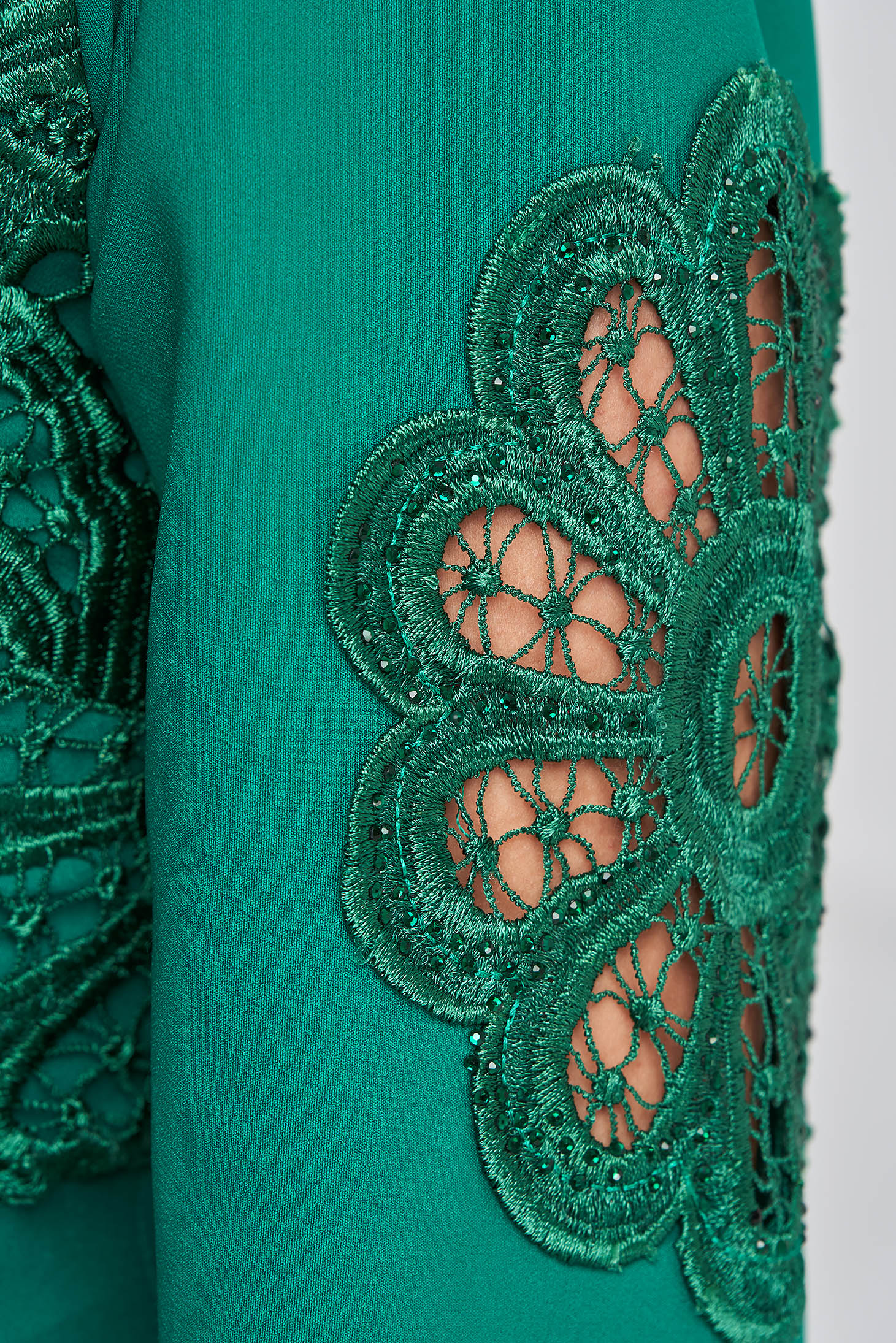 Green dress elastic cloth midi cloche with embroidery details with crystal embellished details 5 - StarShinerS.com