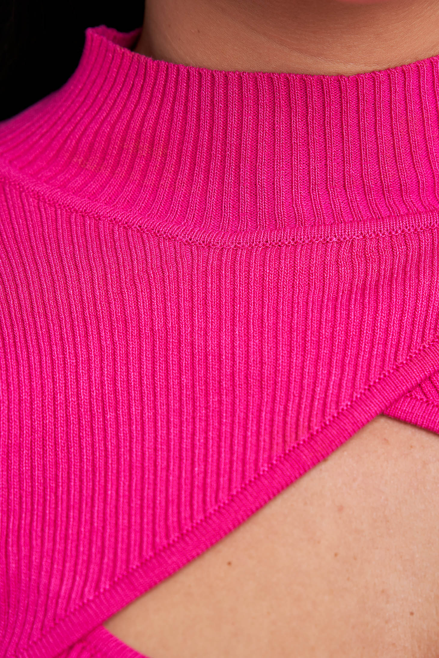 Rochie din tricot roz scurta tip creion cu decupaje in material - SunShine 5 - StarShinerS.ro