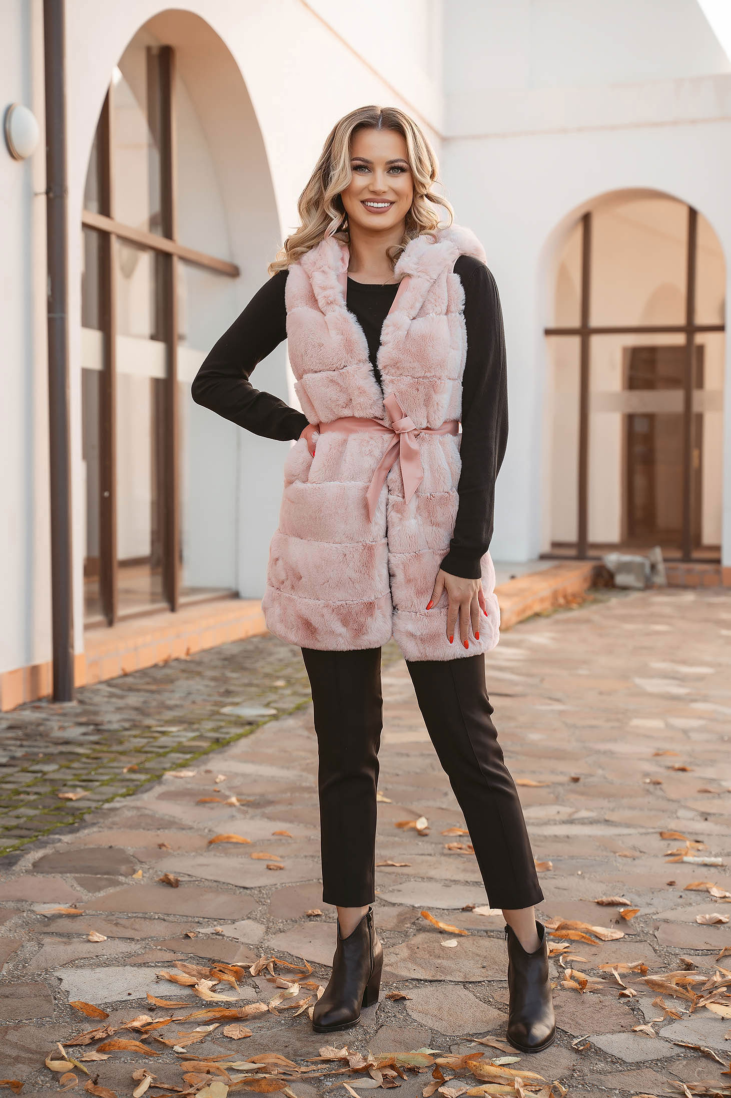 Lightpink gilet from ecological fur with pockets with undetachable hood 4 - StarShinerS.com