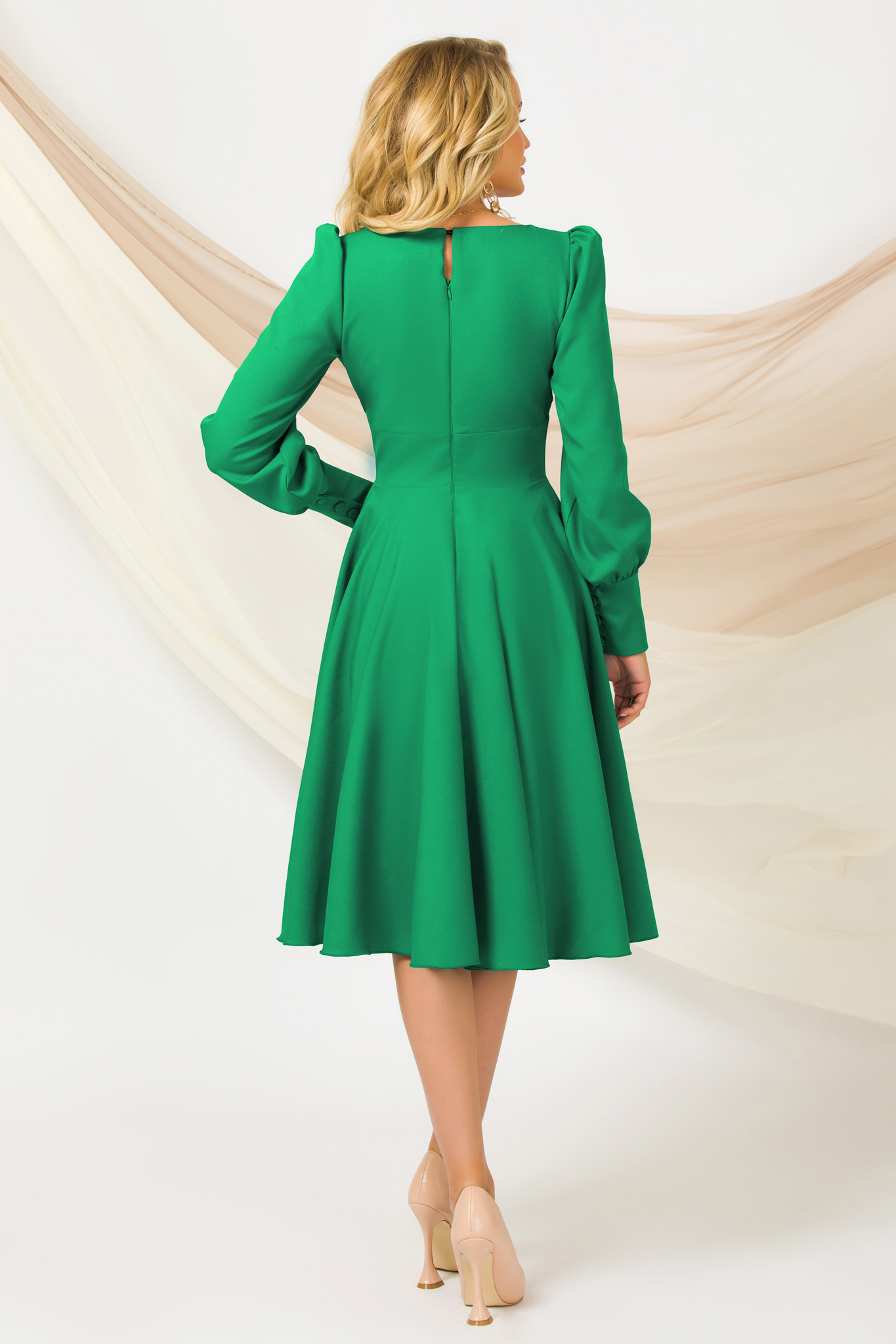 Zöld ruha harang enyhén rugalmas anyagból dekoratív gombokkal 2 - StarShinerS.hu