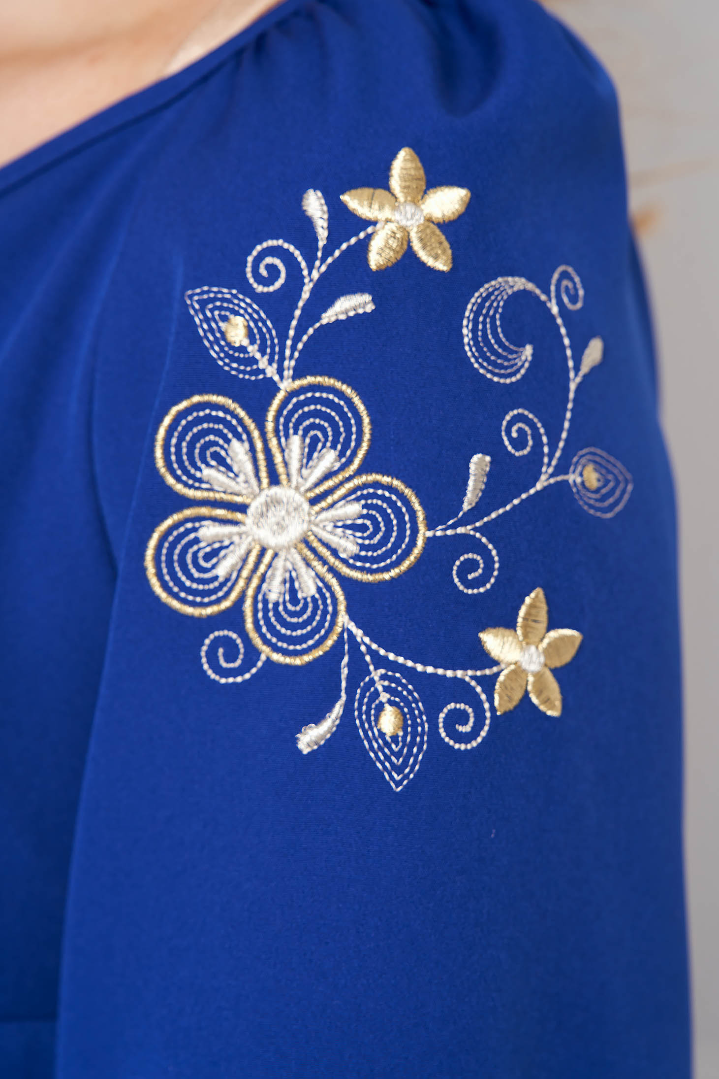 Kék a-vonalú ruha enyhén rugalmas szövetből hímzett betétekkel - StarShinerS 6 - StarShinerS.hu