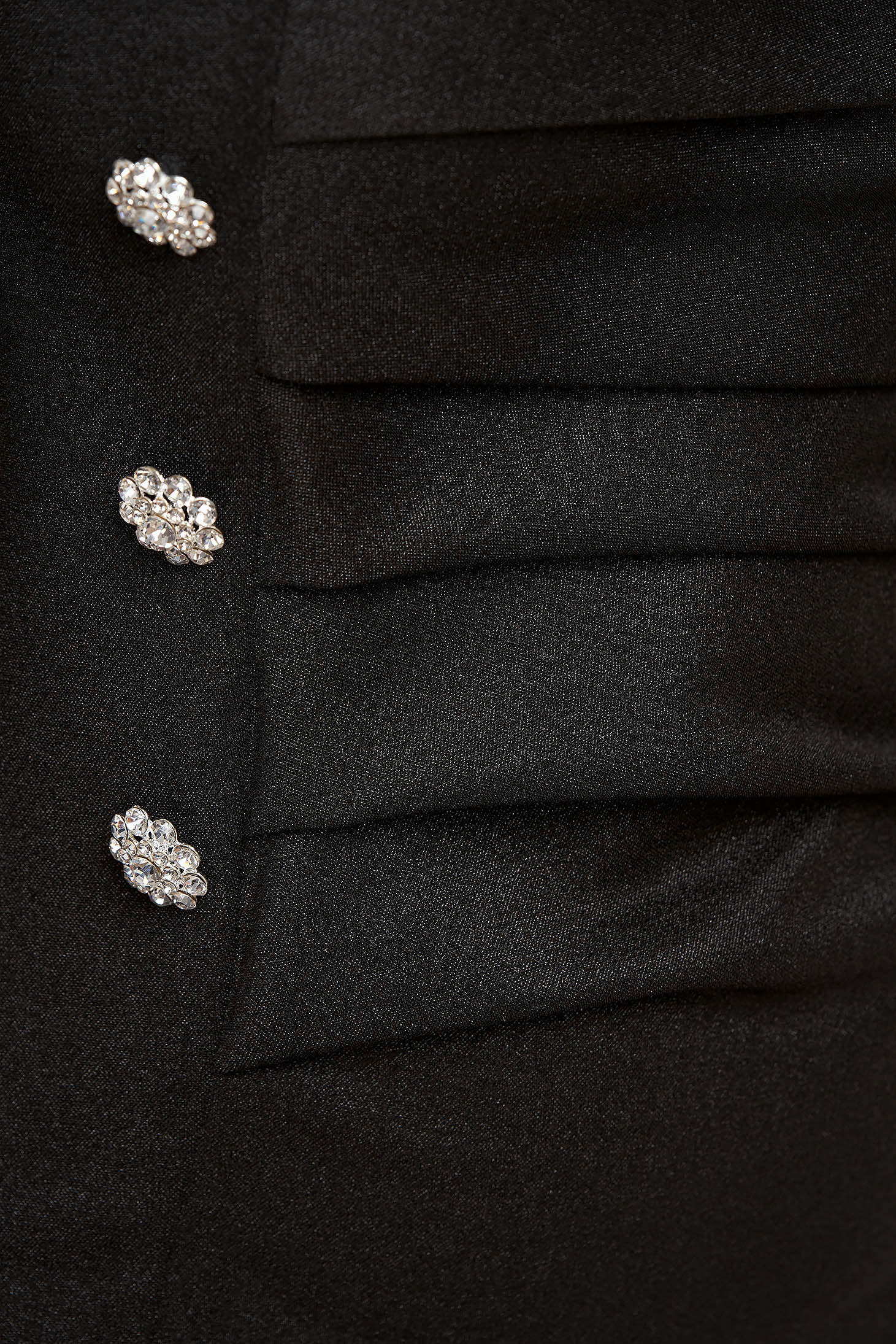 Fekete krepp lábon sliccelt ceruza ruha dekoratív gombokkal - StarShinerS 6 - StarShinerS.hu