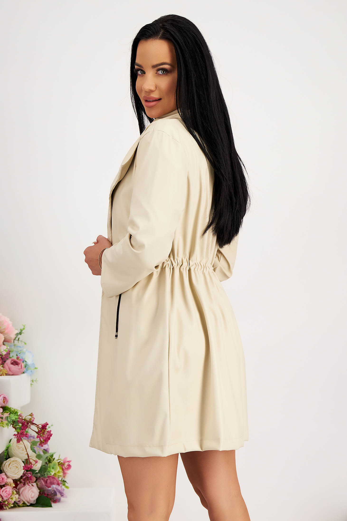 Cream faux leather trench with wide cut accessorized with waist drawstring - SunShine 2 - StarShinerS.com