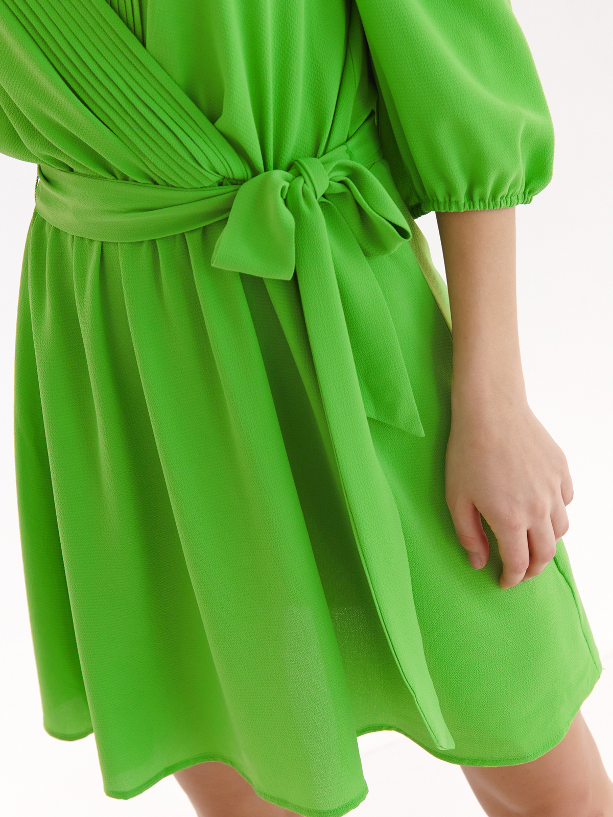 Rochie din material subtire verde scurta in clos cu elastic in talie si maneci bufante - Top Secret 5 - StarShinerS.ro