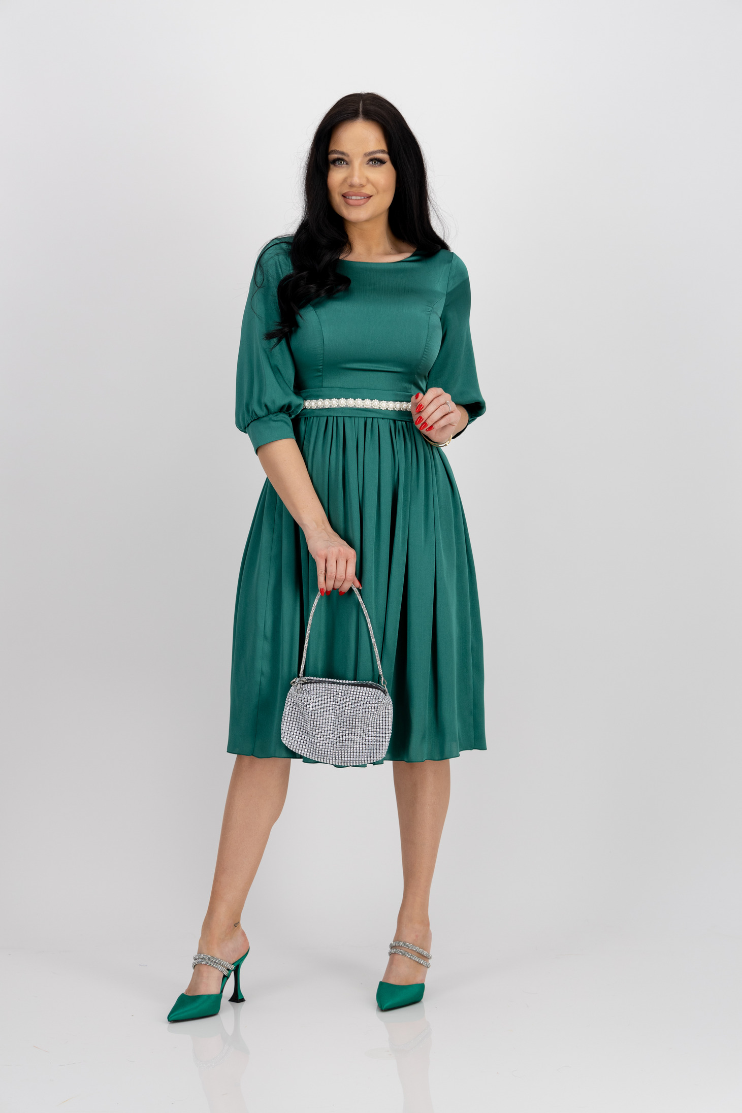 Zöld vékony szatén anyagú midi harang ruha öv tipusú kiegészitővel gyöngy díszítéssel - StarShinerS 3 - StarShinerS.hu