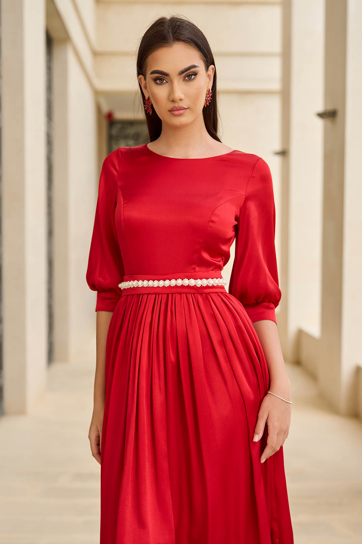 Piros vékony szatén anyagú midi harang ruha öv tipusú kiegészitővel gyöngy díszítéssel - StarShinerS 6 - StarShinerS.hu
