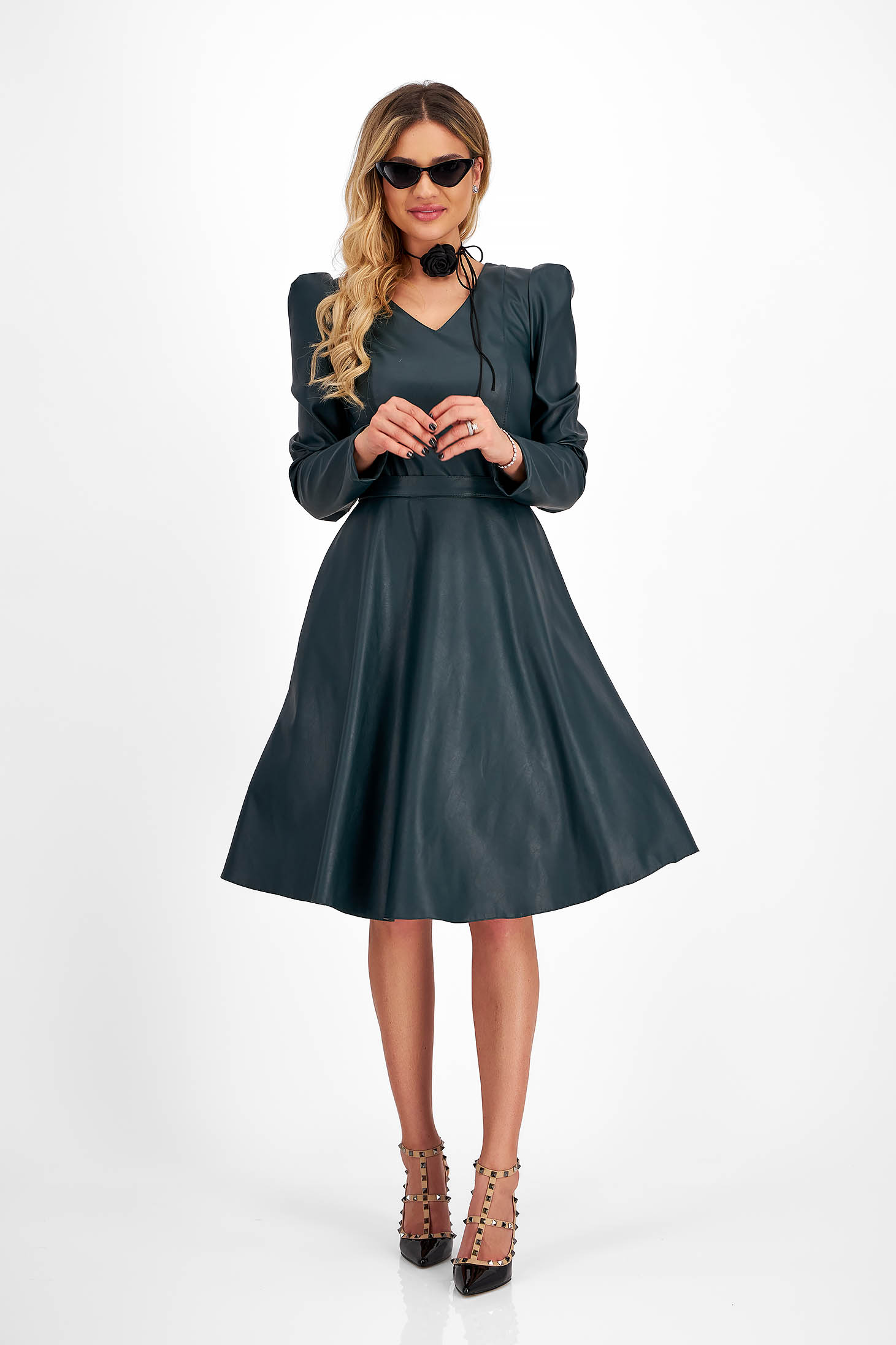 Rochie din piele ecologica verde-inchis pana la genunchi in clos cu buzunare laterale si umeri bufanti - StarShinerS 7 - StarShinerS.ro