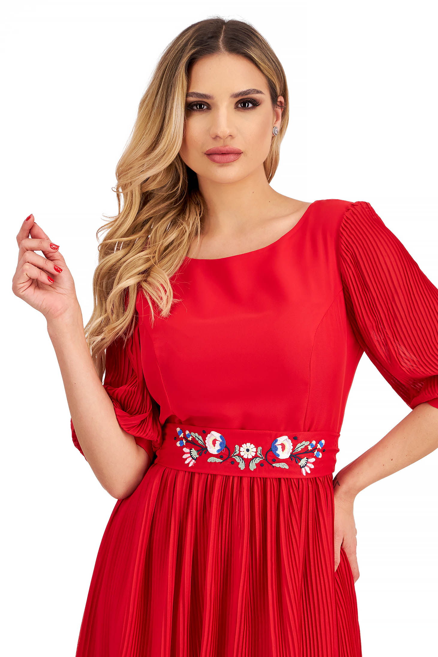 Piros ruha - StarShinerS midi harang rakott, pliszírozott muszlin virágos hímzés 6 - StarShinerS.hu