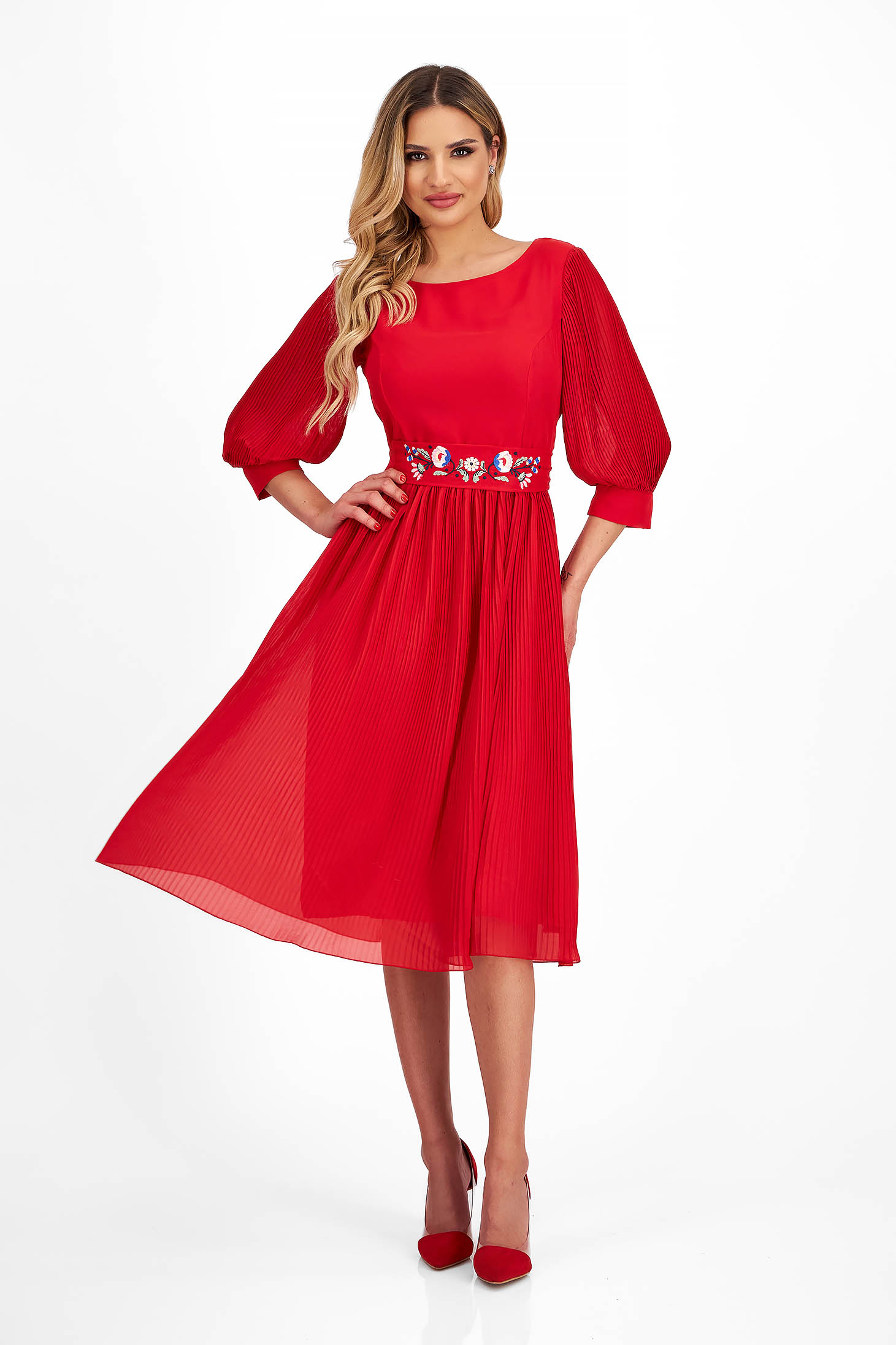 Piros ruha - StarShinerS midi harang rakott, pliszírozott muszlin virágos hímzés 5 - StarShinerS.hu