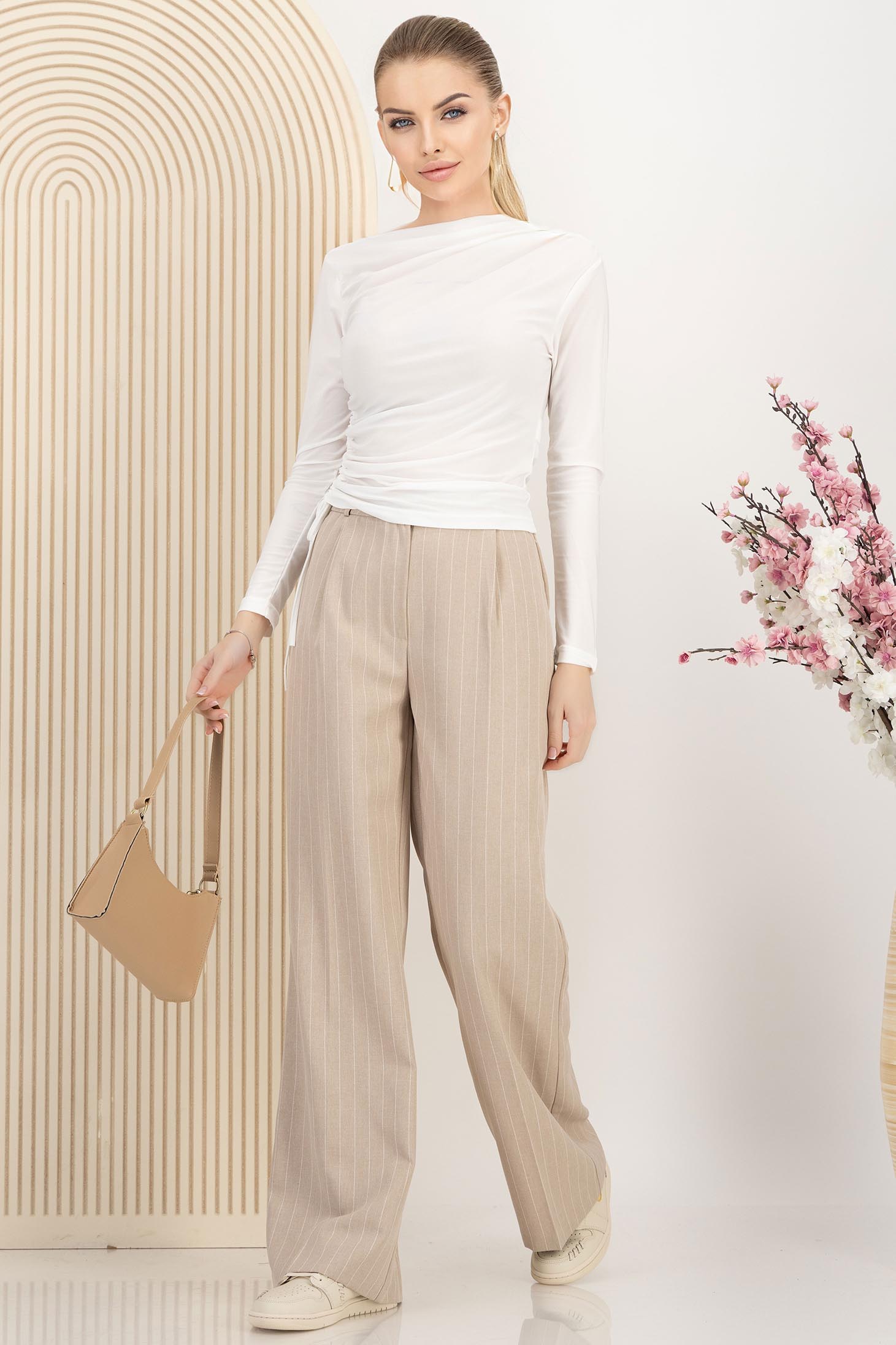 Pantaloni din georgette bej lungi evazati cu buzunare laterale 2 - StarShinerS.ro