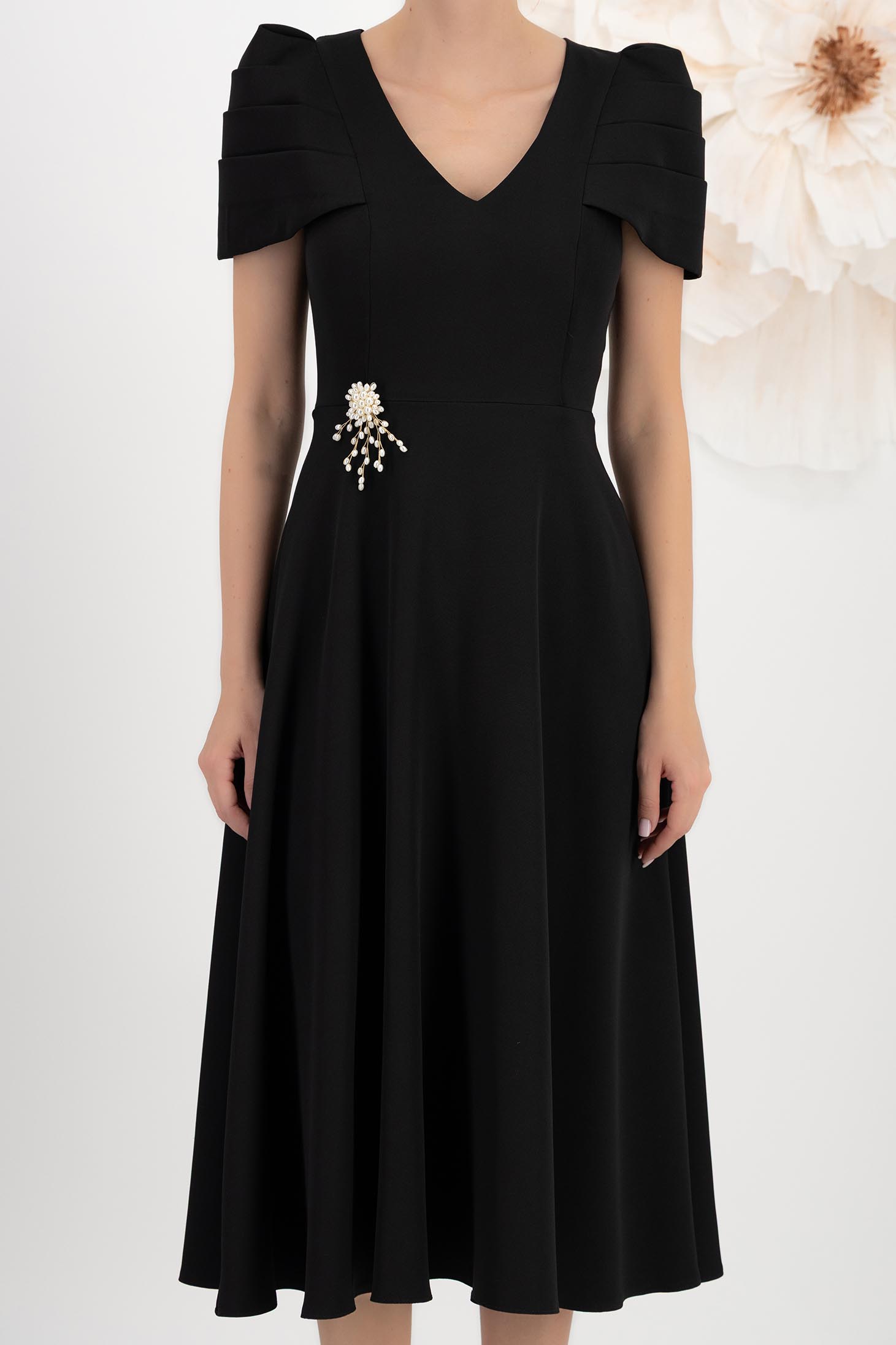 Rochie din stofa elastica neagra midi in clos accesorizata cu brosa - StarShinerS 4 - StarShinerS.ro