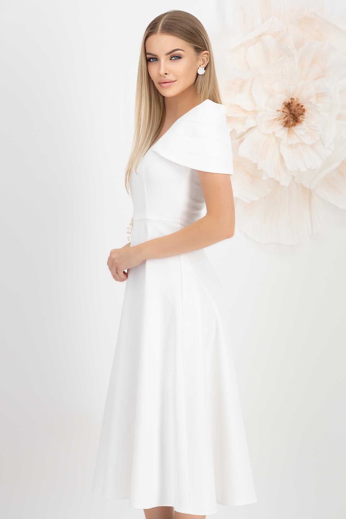 Rochie din stofa elastica ivoire midi in clos accesorizata cu brosa - StarShinerS 2 - StarShinerS.ro