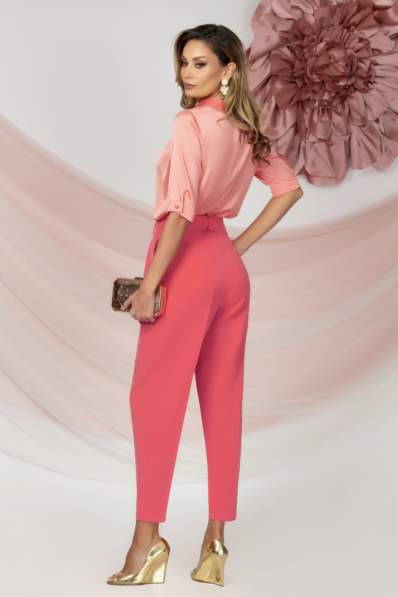 Női blúz világos rózsaszínű szaténból bő szabású 4 - StarShinerS.hu