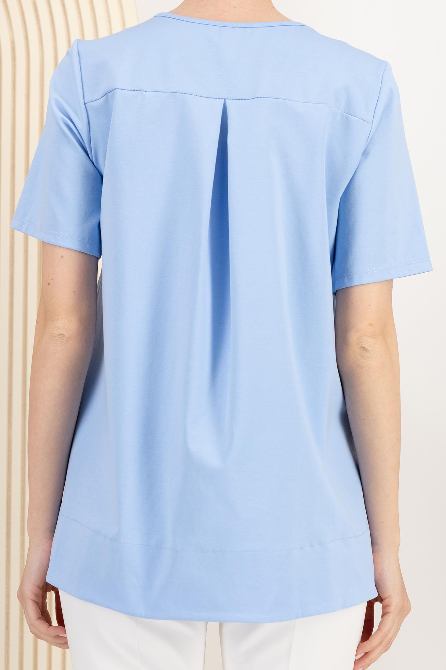 Tricou din bumbac albastru-deschis cu croi larg usor asimetric cu brosa in forma de floare 5 - StarShinerS.ro