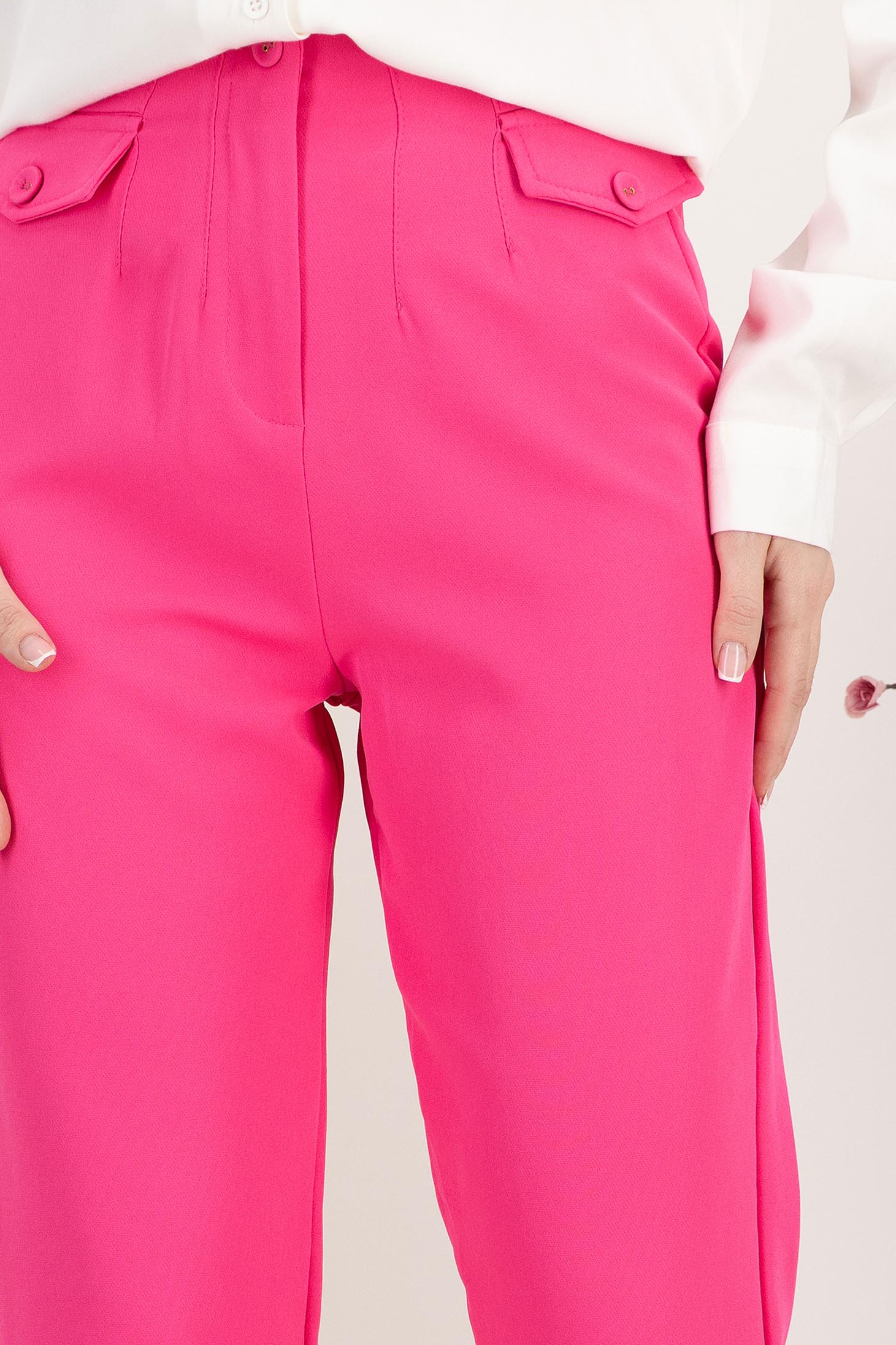 Pantaloni lungi din bumbac roz cu un croi drept si buzunare frontale false 5 - StarShinerS.ro