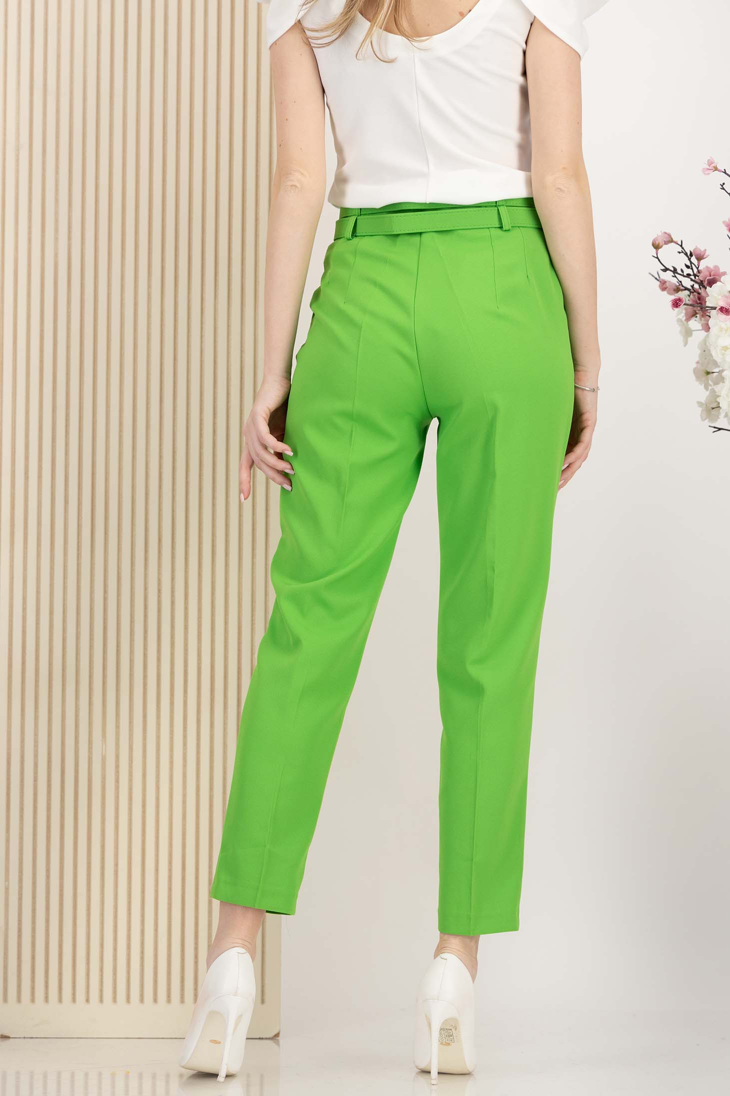 Pantaloni lungi din stofa elastica verzi cu un croi drept si accesorii tip curea 4 - StarShinerS.ro