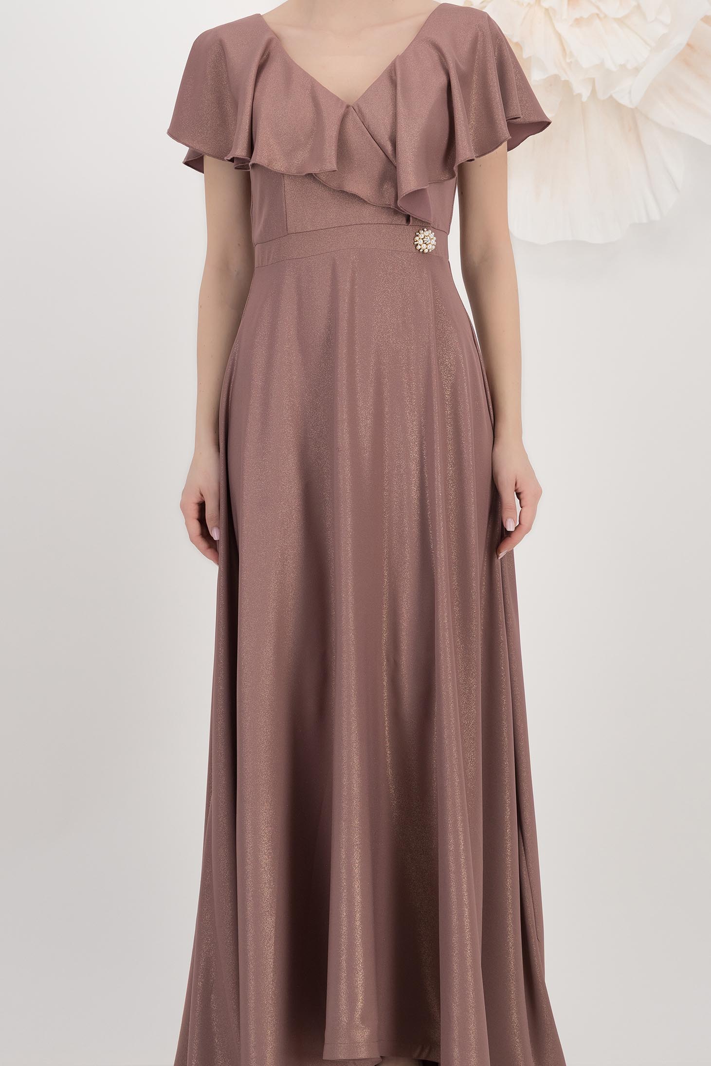 Rochie lunga din georgette cu sclipici roz pudra in clos cu volanas pe linia decolteului - StarShinerS 4 - StarShinerS.ro