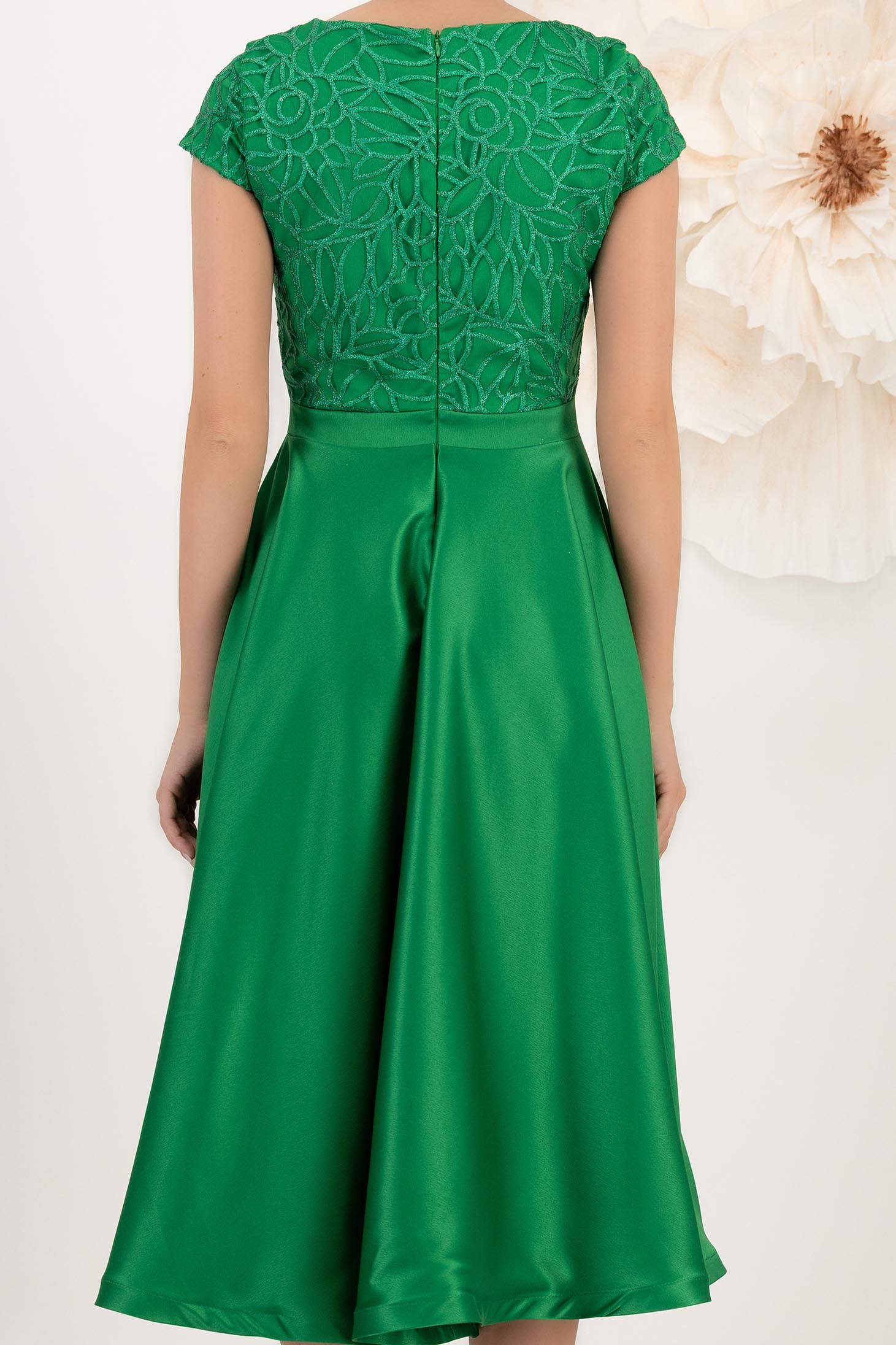 Rochie din tafta elastica si dantela verde midi in clos accesorizata cu brosa cu pene - StarShinerS 5 - StarShinerS.ro