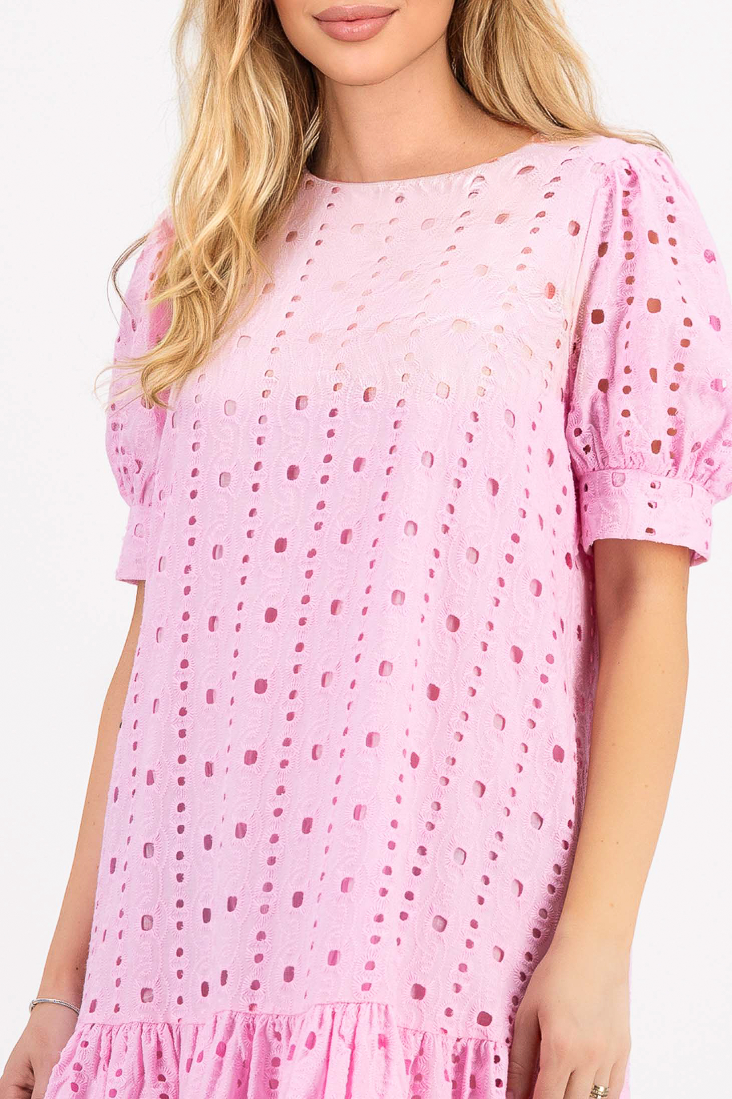 Világos rózsaszínű horgolt csipke midi bő szabású ruha 4 - StarShinerS.hu