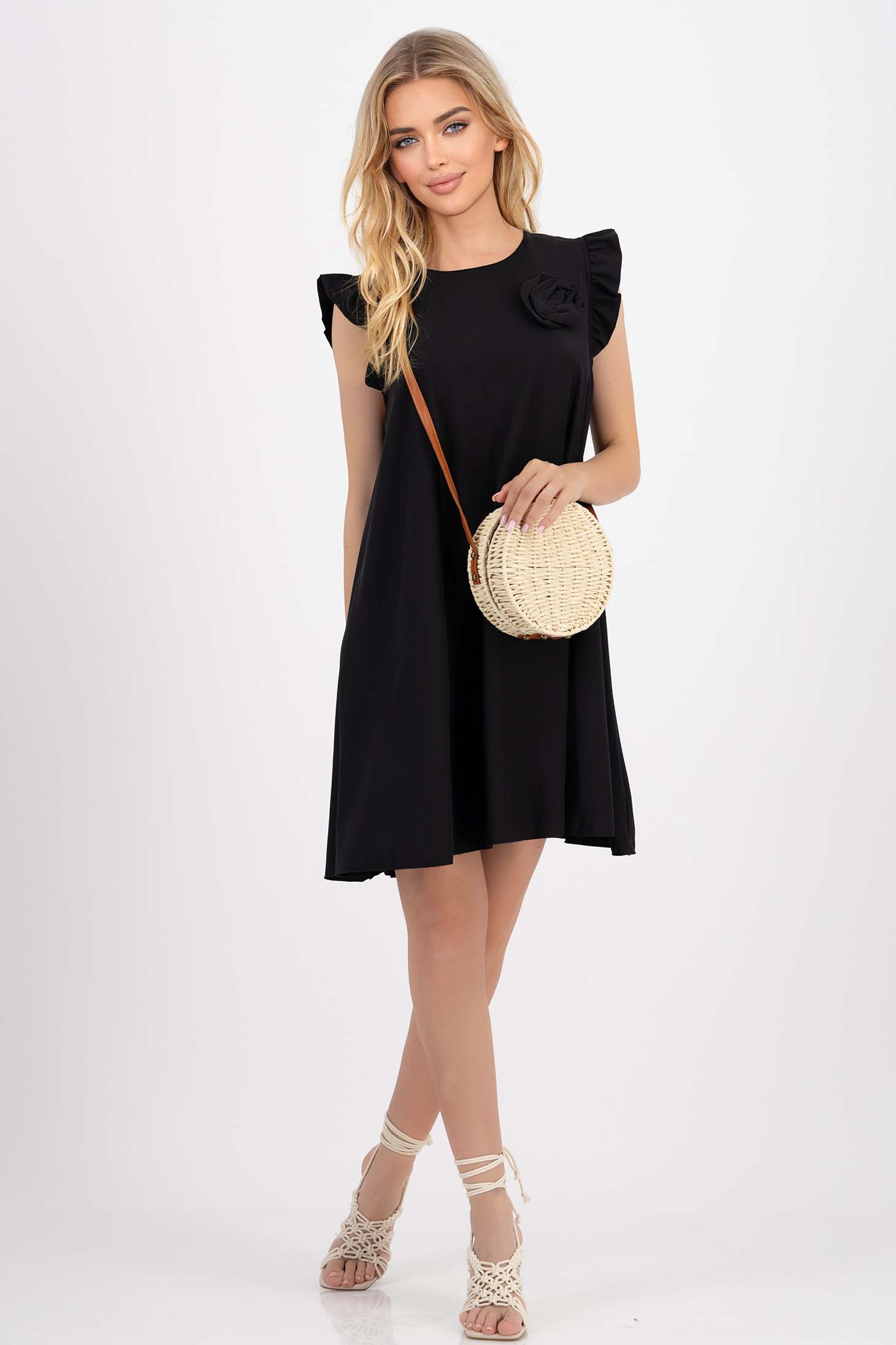 Rochie din material subtire neagra scurta cu croi larg si floare 3D frontala 3 - StarShinerS.ro