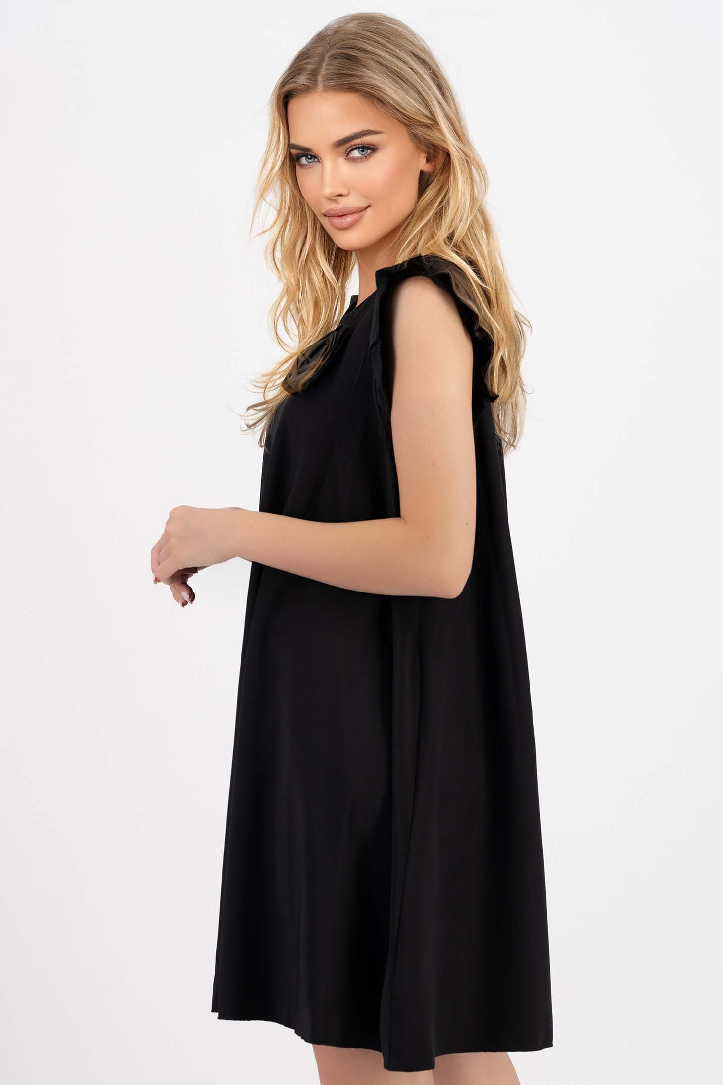 Rochie din material subtire neagra scurta cu croi larg si floare 3D frontala 2 - StarShinerS.ro