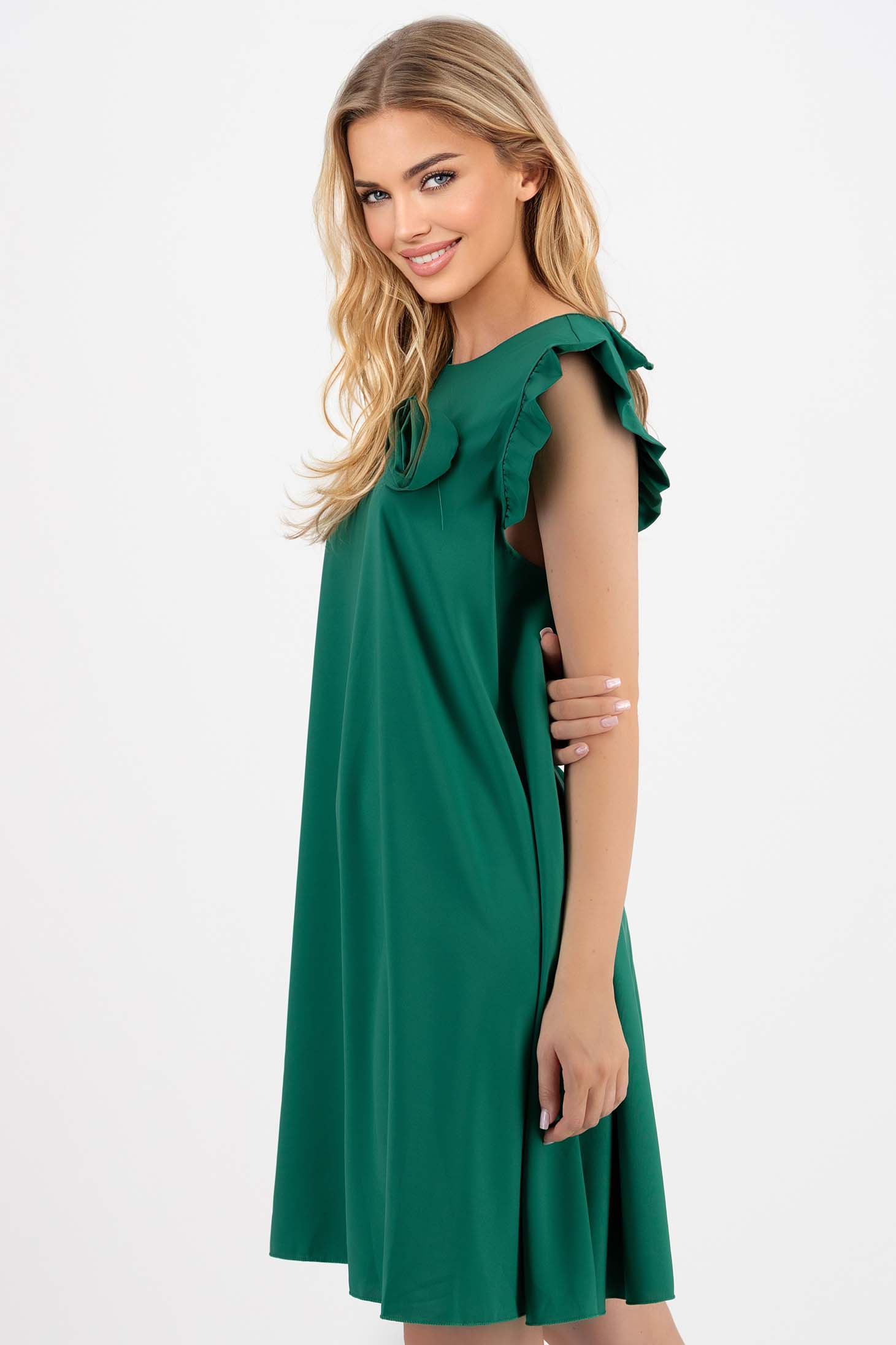 Rochie din material subtire verde scurta cu croi larg si floare 3D frontala 2 - StarShinerS.ro