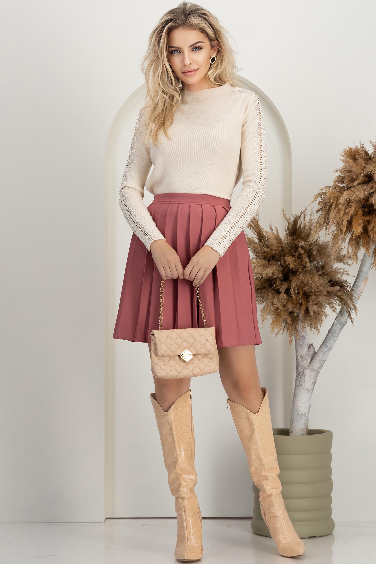 Bluza dama din tricot fin bej cu croi larg accesorizata cu pietre strass 3 - StarShinerS.ro