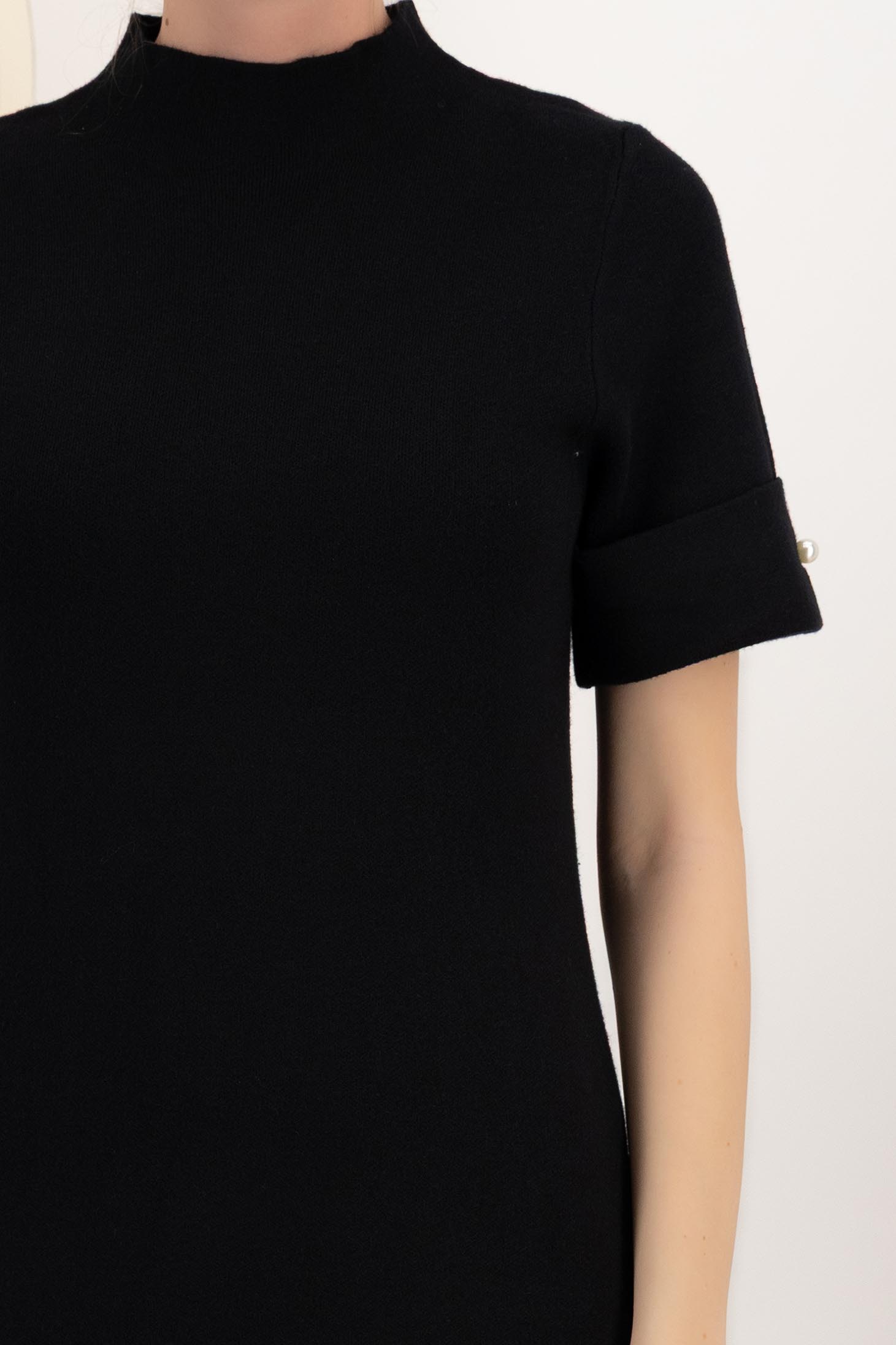 Rochie din tricot fin neagra scurta tip creion cu perluta la maneci 6 - StarShinerS.ro