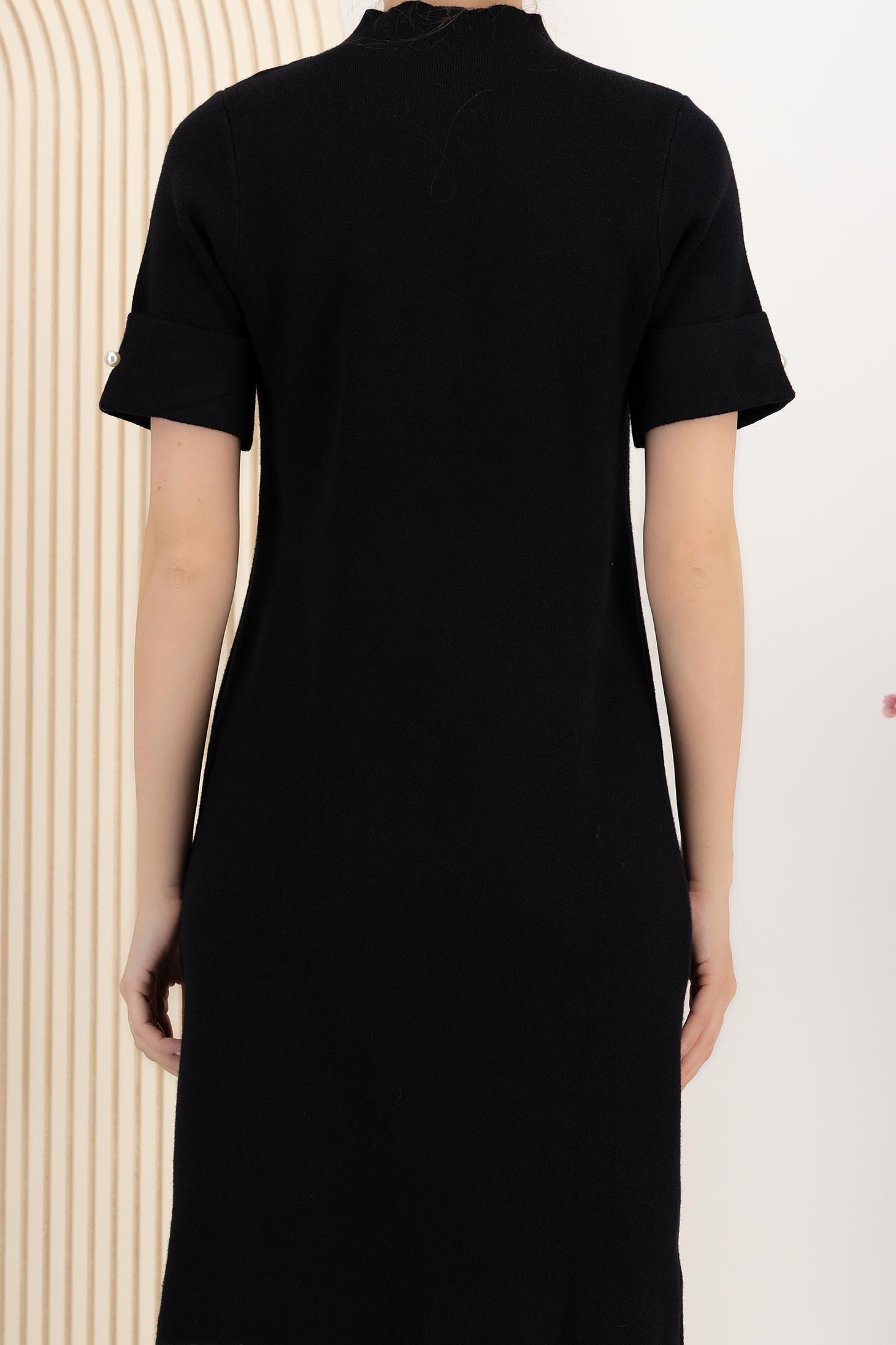 Rochie din tricot fin neagra scurta tip creion cu perluta la maneci 5 - StarShinerS.ro