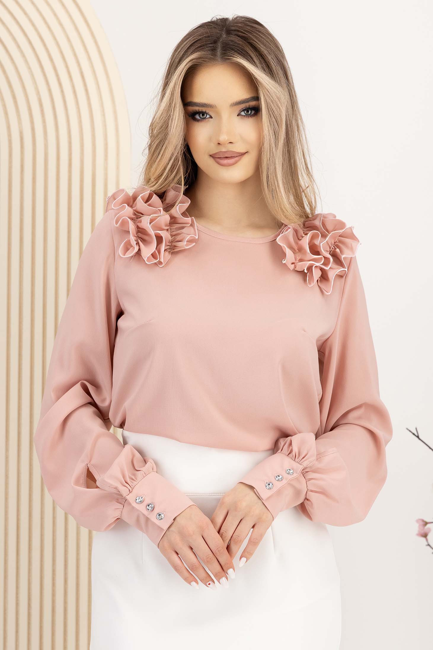 Bluza dama din voal roz pudra cu croi larg si volanase la umeri - StarShinerS 3 - StarShinerS.ro