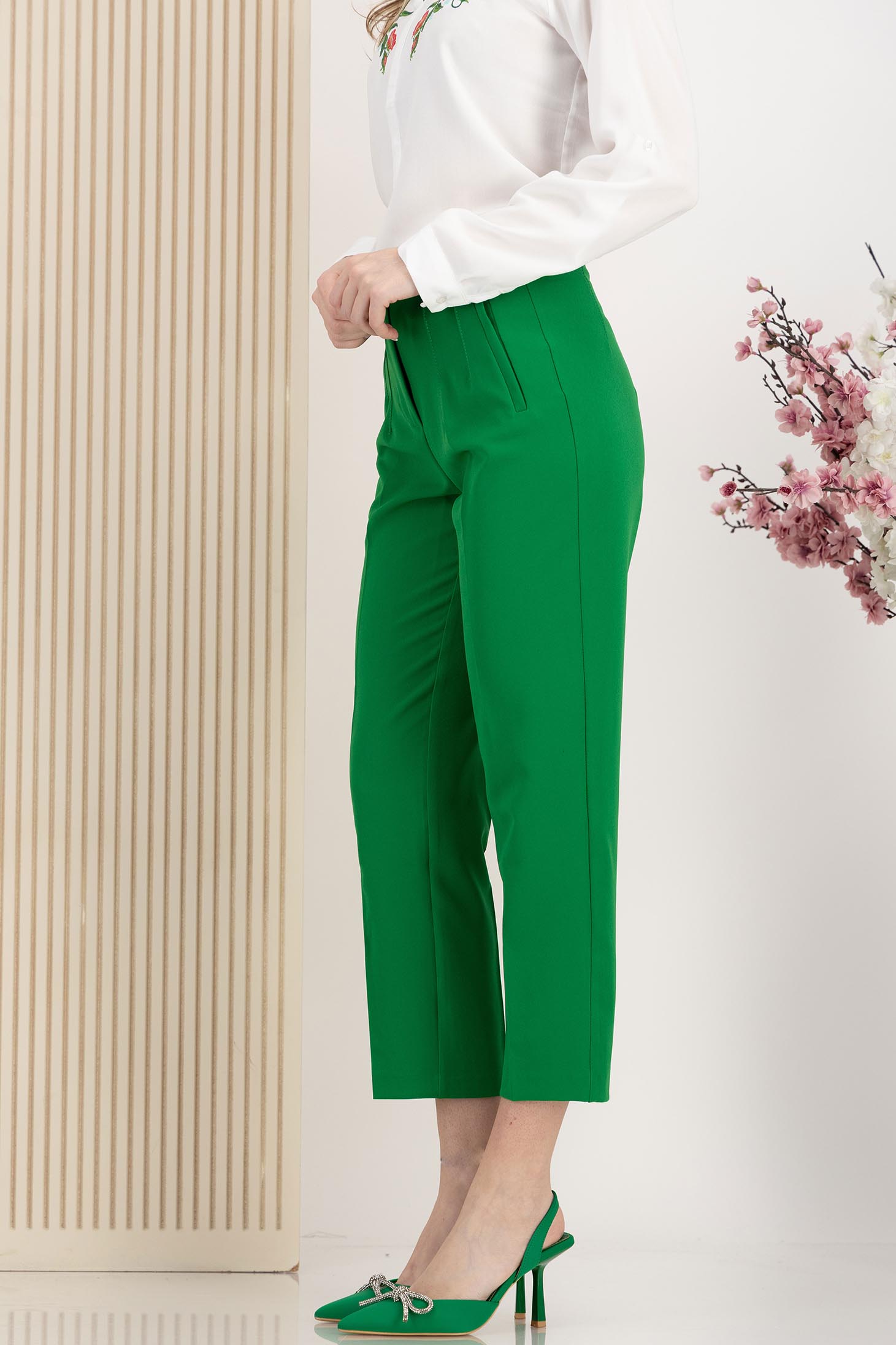 Pantaloni din stofa elastica verzi conici cu talie inalta si buzunare false 2 - StarShinerS.ro