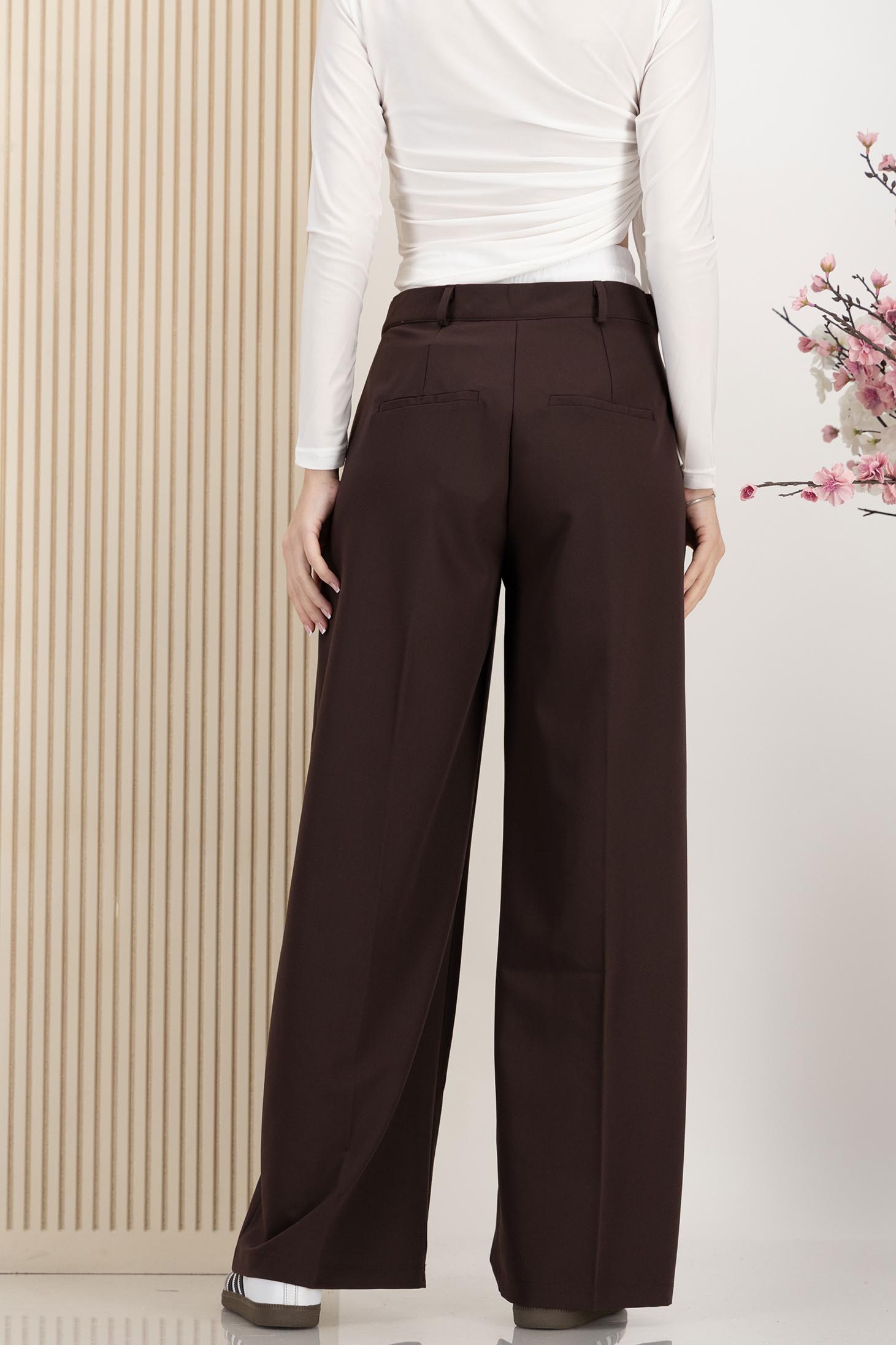 Pantaloni din stofa elastica maro-inchis evazati cu betelie dubla si buzunare laterale 4 - StarShinerS.ro