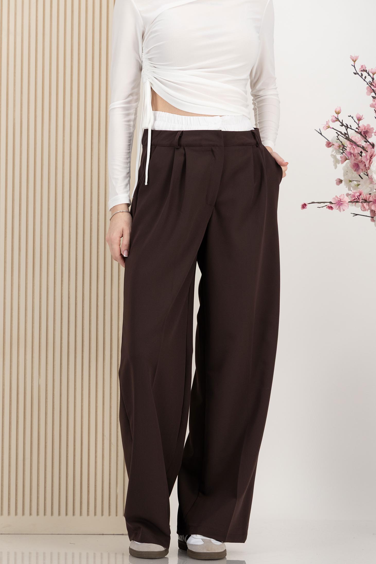 Pantaloni din stofa elastica maro-inchis evazati cu betelie dubla si buzunare laterale 6 - StarShinerS.ro