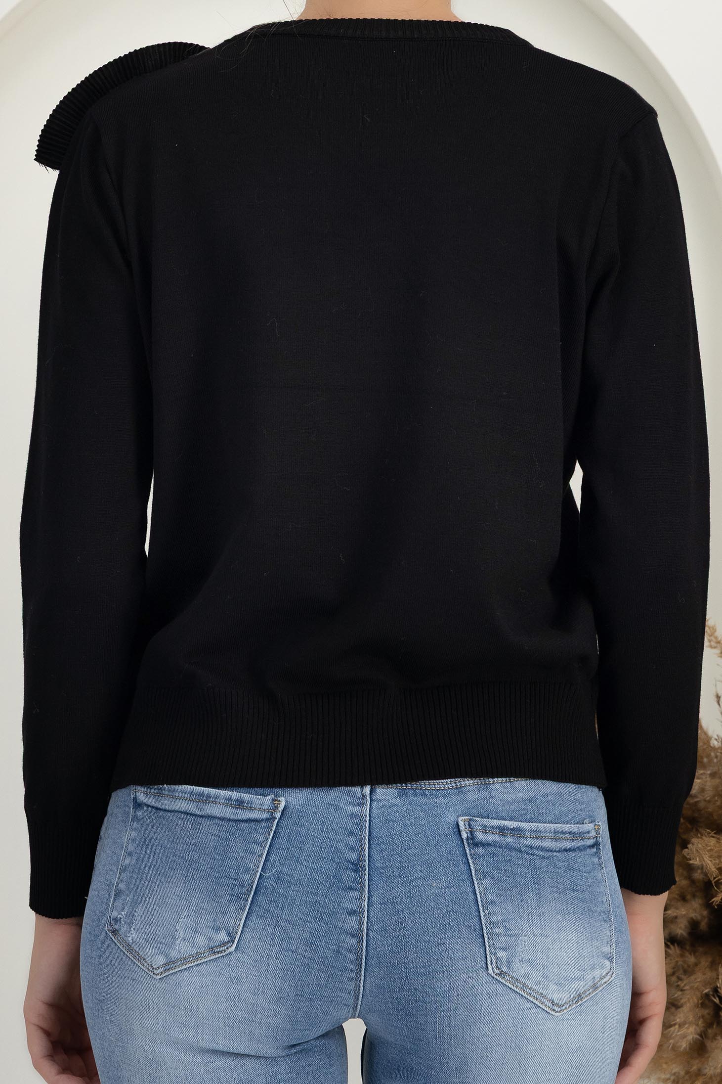 Bluza dama din tricot neagra cu croi larg si aplicatie florala 3D 5 - StarShinerS.ro