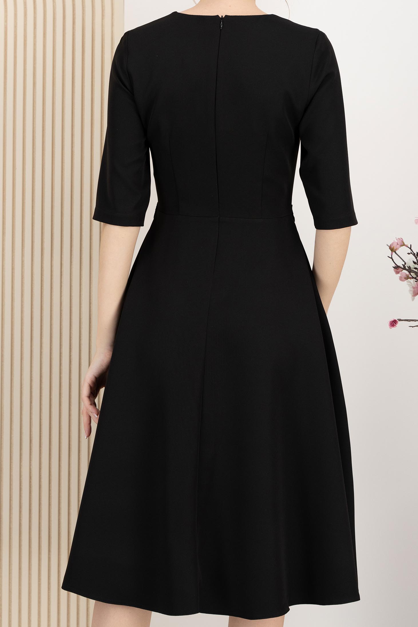 Rochie din stofa elastica neagra midi in clos cu accesoriu tip curea - StarShinerS 4 - StarShinerS.ro