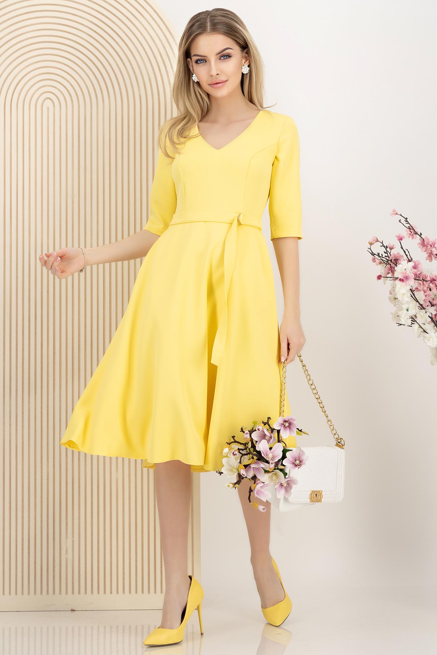 Rochie din stofa elastica galbena midi in clos cu accesoriu tip curea - StarShinerS 3 - StarShinerS.ro