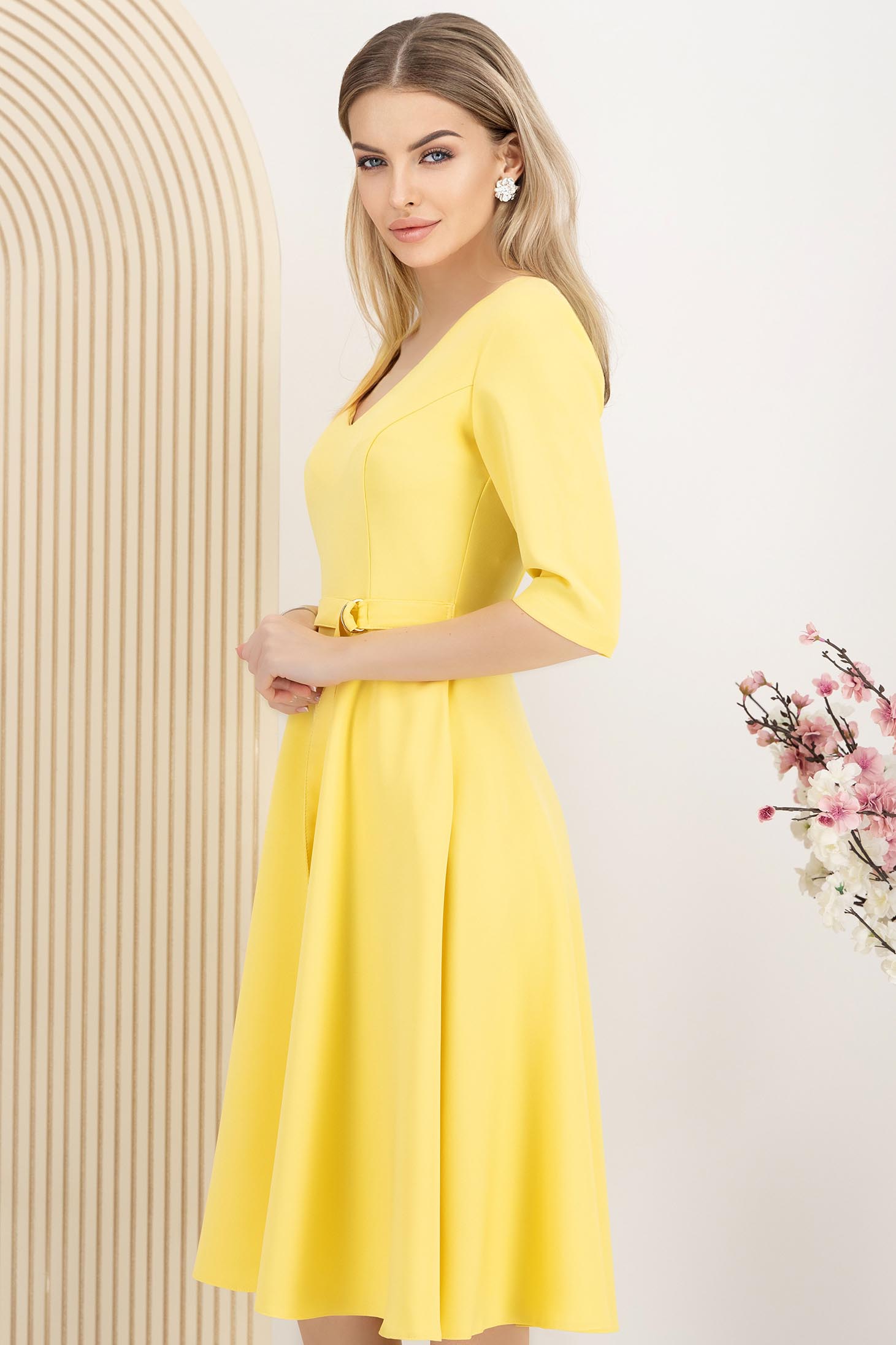 Rochie din stofa elastica galbena midi in clos cu accesoriu tip curea - StarShinerS 2 - StarShinerS.ro