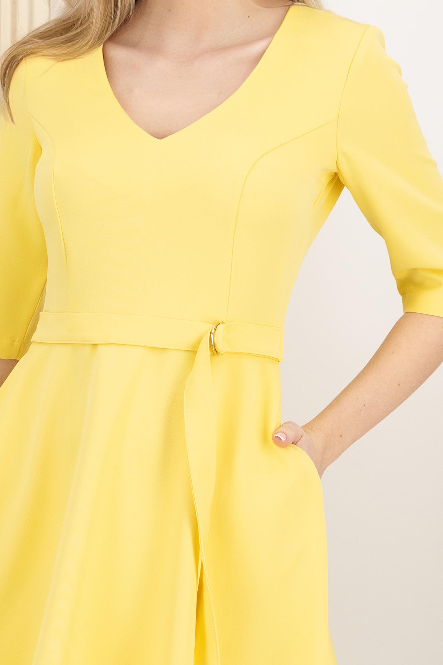 Rochie din stofa elastica galbena midi in clos cu accesoriu tip curea - StarShinerS 4 - StarShinerS.ro