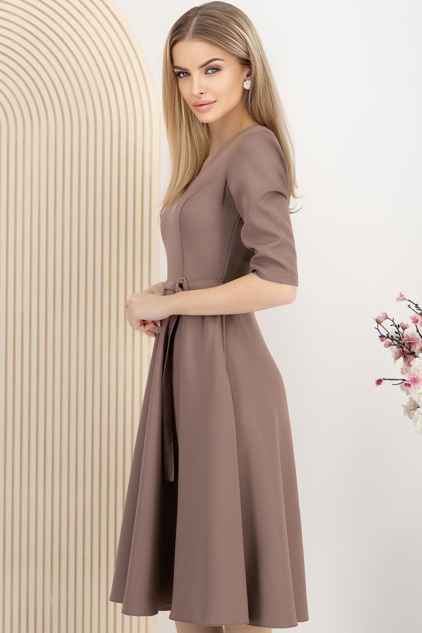 Rochie din stofa elastica mocha midi in clos cu accesoriu tip curea - StarShinerS 2 - StarShinerS.ro