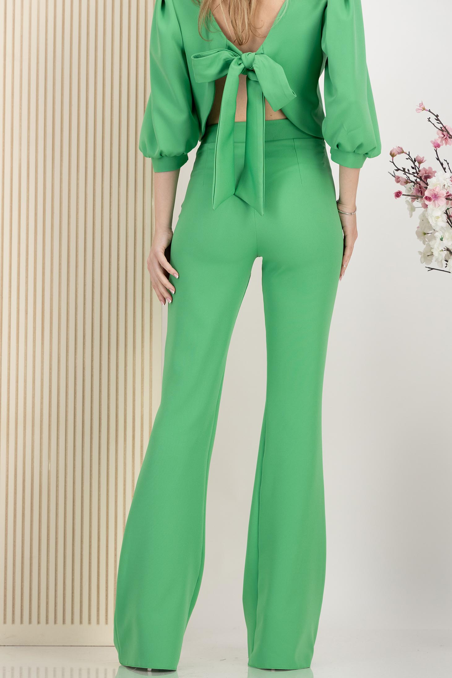 Pantaloni lungi din stofa elastica verzi evazati accesorizati cu cordon - StarShinerS 4 - StarShinerS.ro