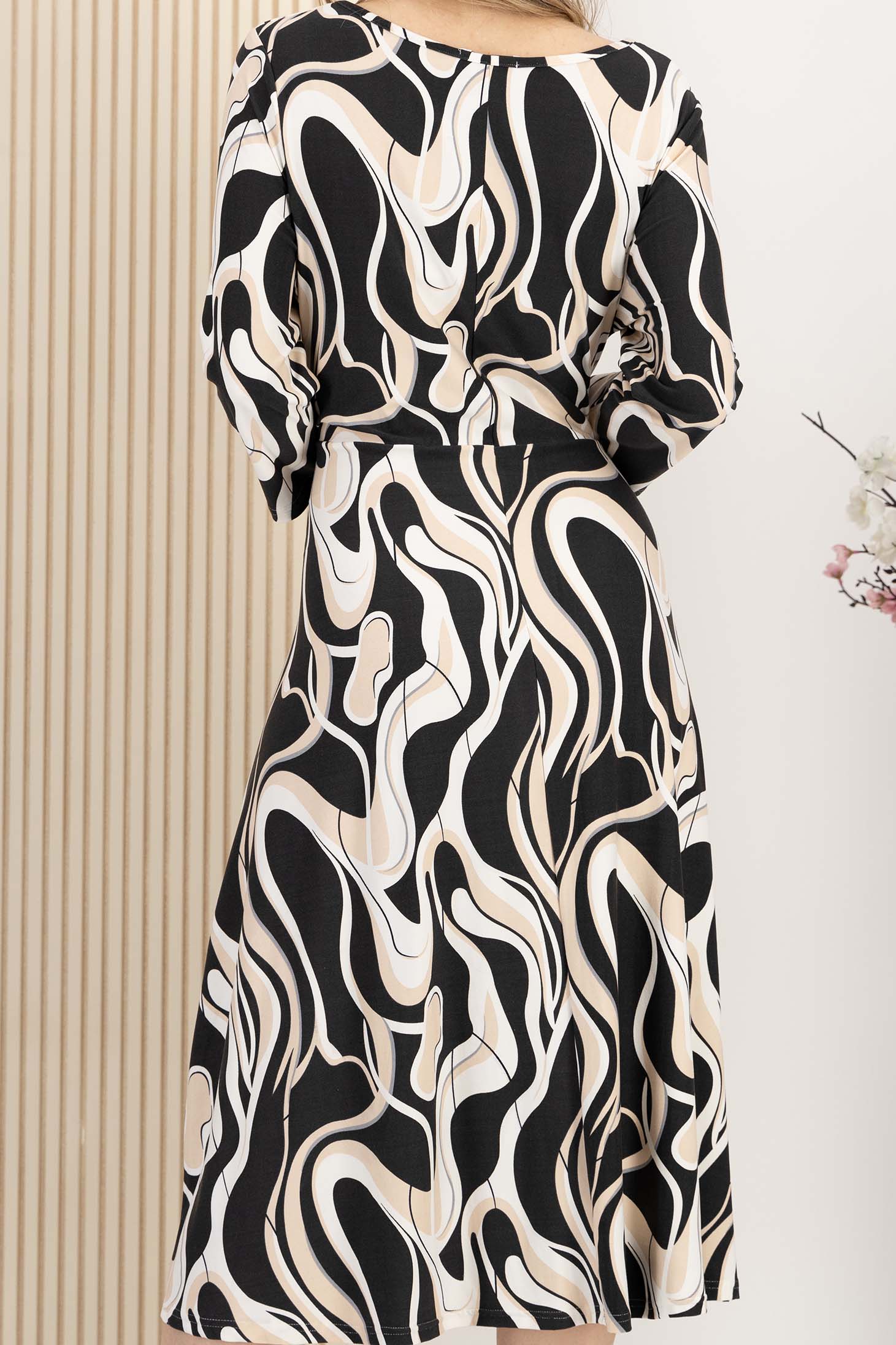 Rochie din lycra neagra midi in clos cu maneci trei-sferturi 5 - StarShinerS.ro