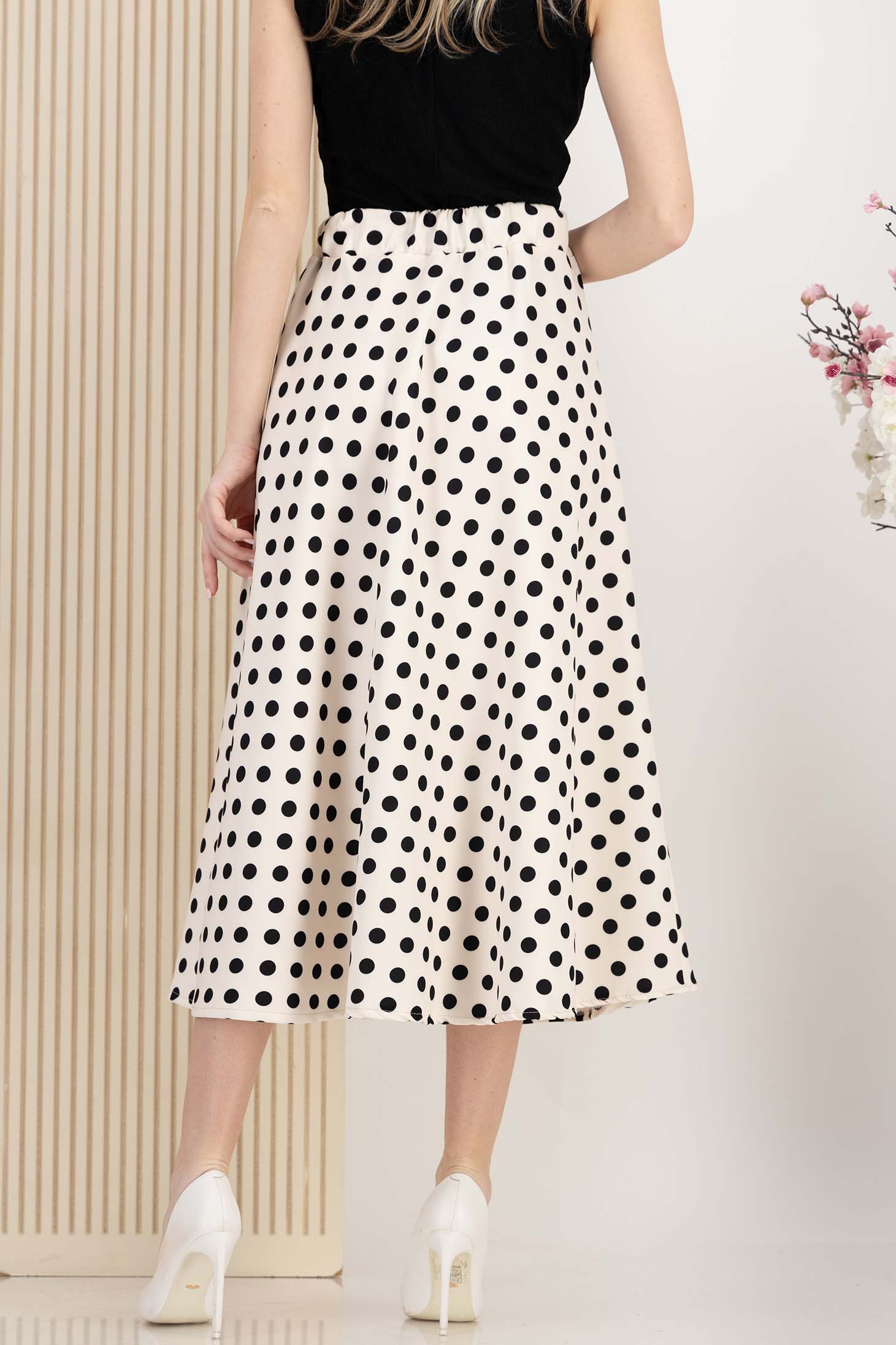 Fusta din stofa elastica alba midi in clos cu elastic in talie si buzunare laterale 5 - StarShinerS.ro