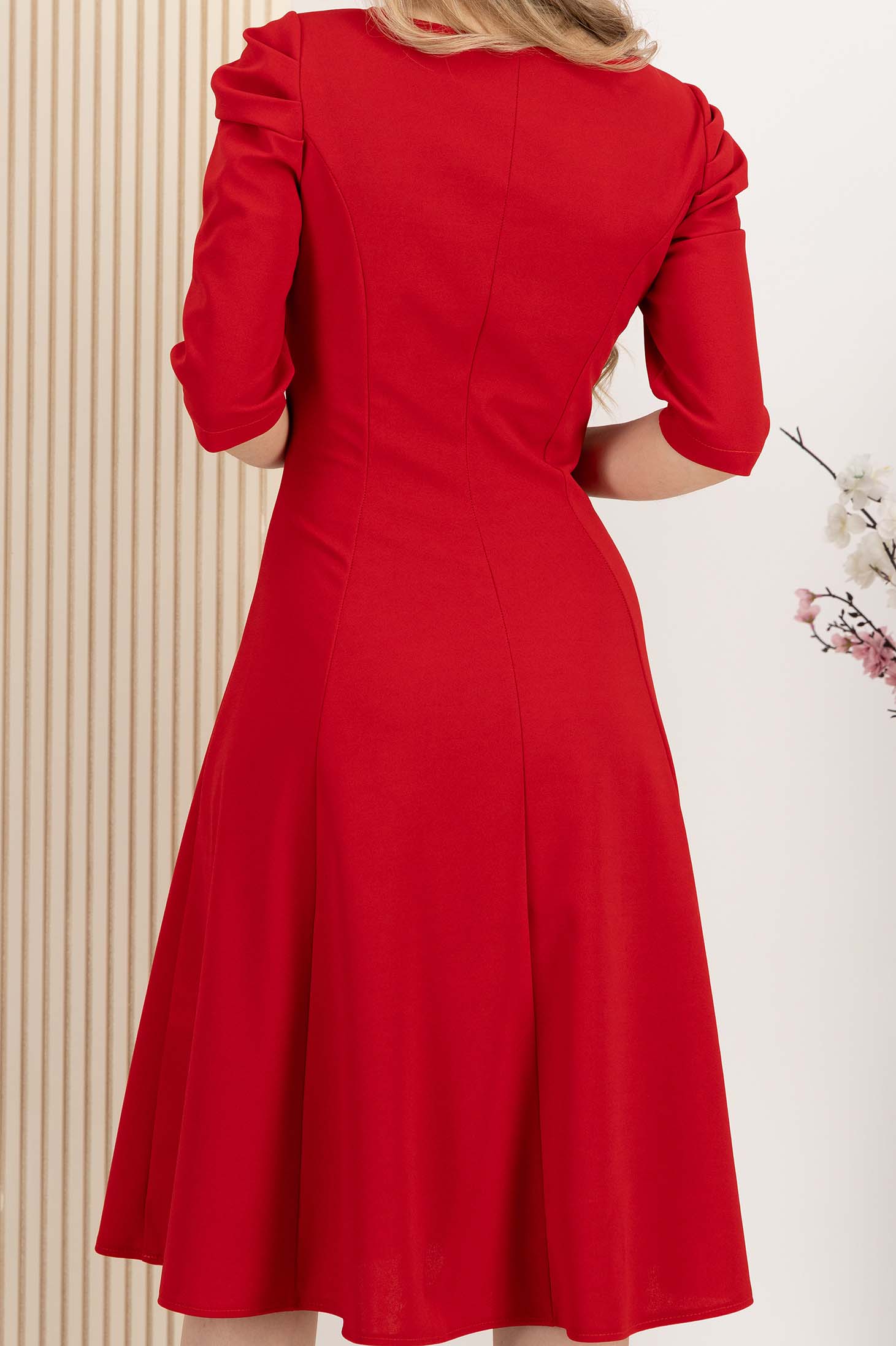 Rochie din crep rosie midi in clos cu umeri bufanti si decolteu patrat - StarShinerS 3 - StarShinerS.ro