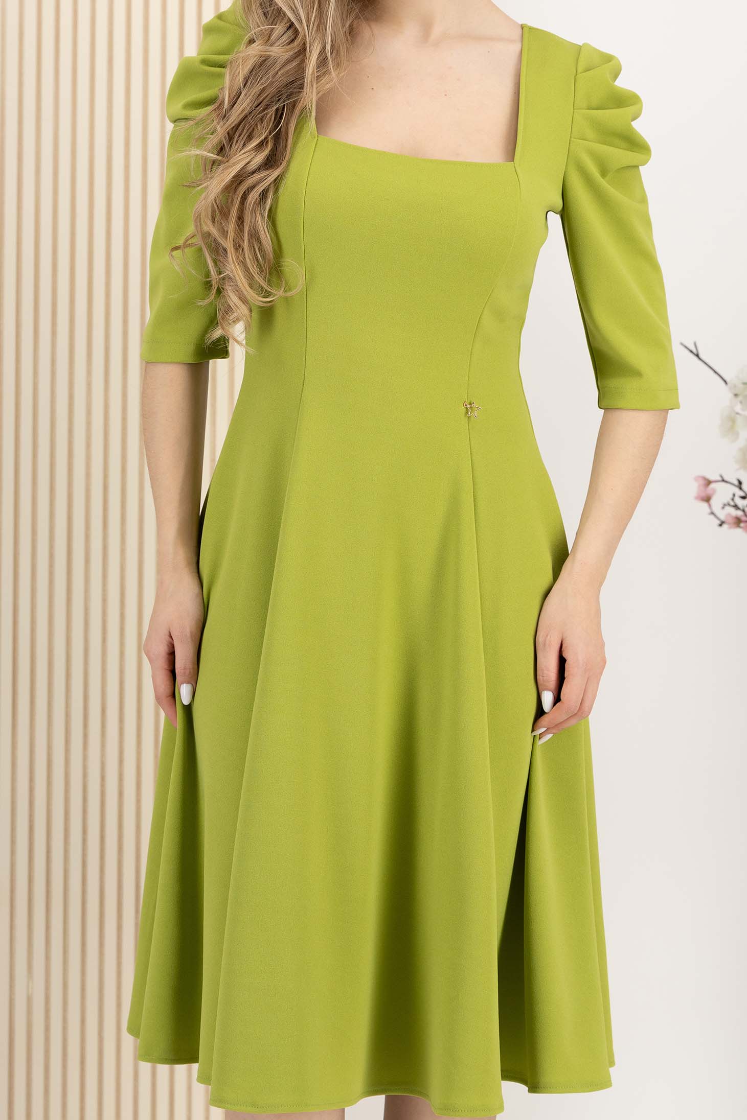 Rochie din crep verde lime midi in clos cu umeri bufanti si decolteu patrat - StarShinerS 4 - StarShinerS.ro