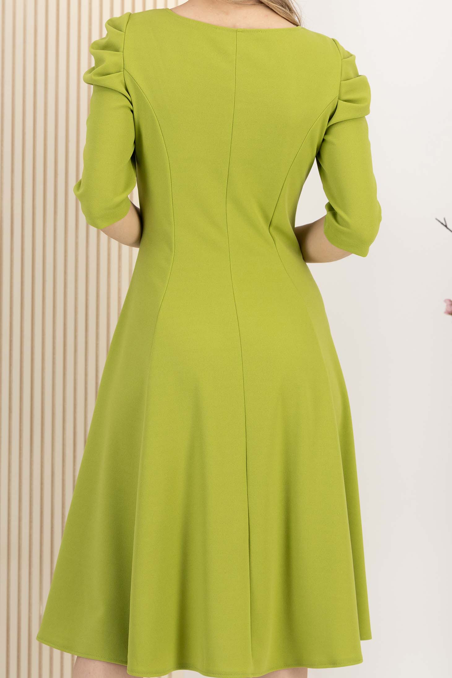 Rochie din crep verde lime midi in clos cu umeri bufanti si decolteu patrat - StarShinerS 5 - StarShinerS.ro