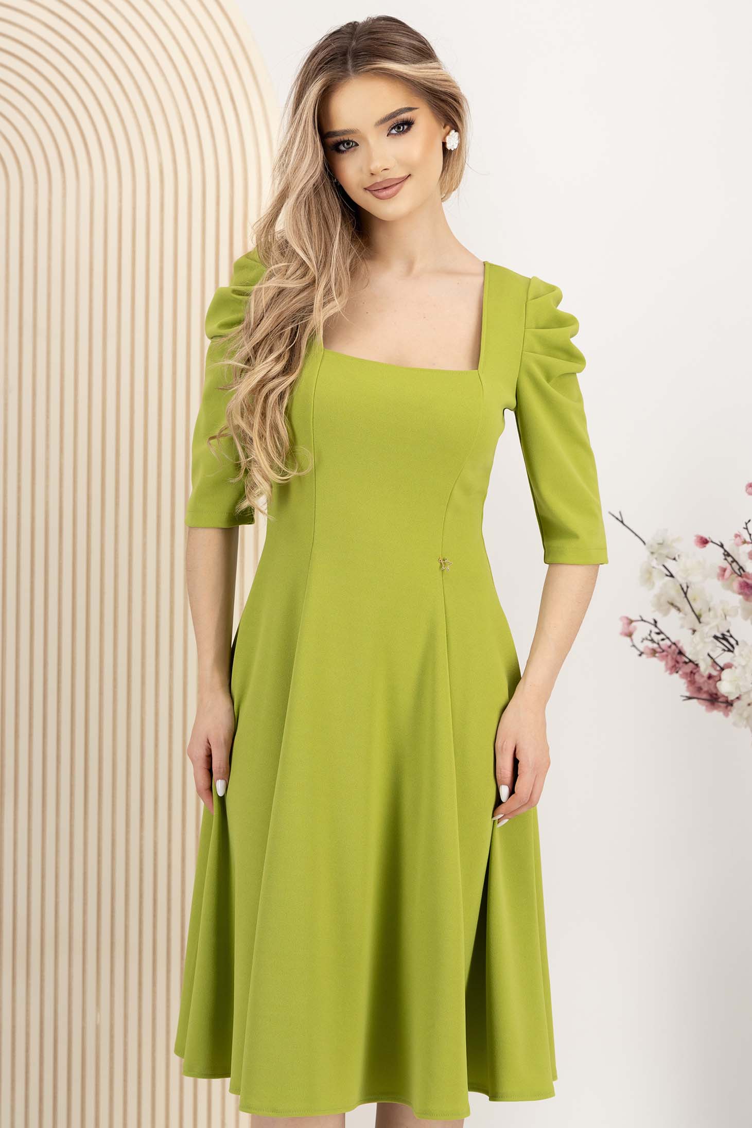 Rochie din crep verde lime midi in clos cu umeri bufanti si decolteu patrat - StarShinerS 2 - StarShinerS.ro