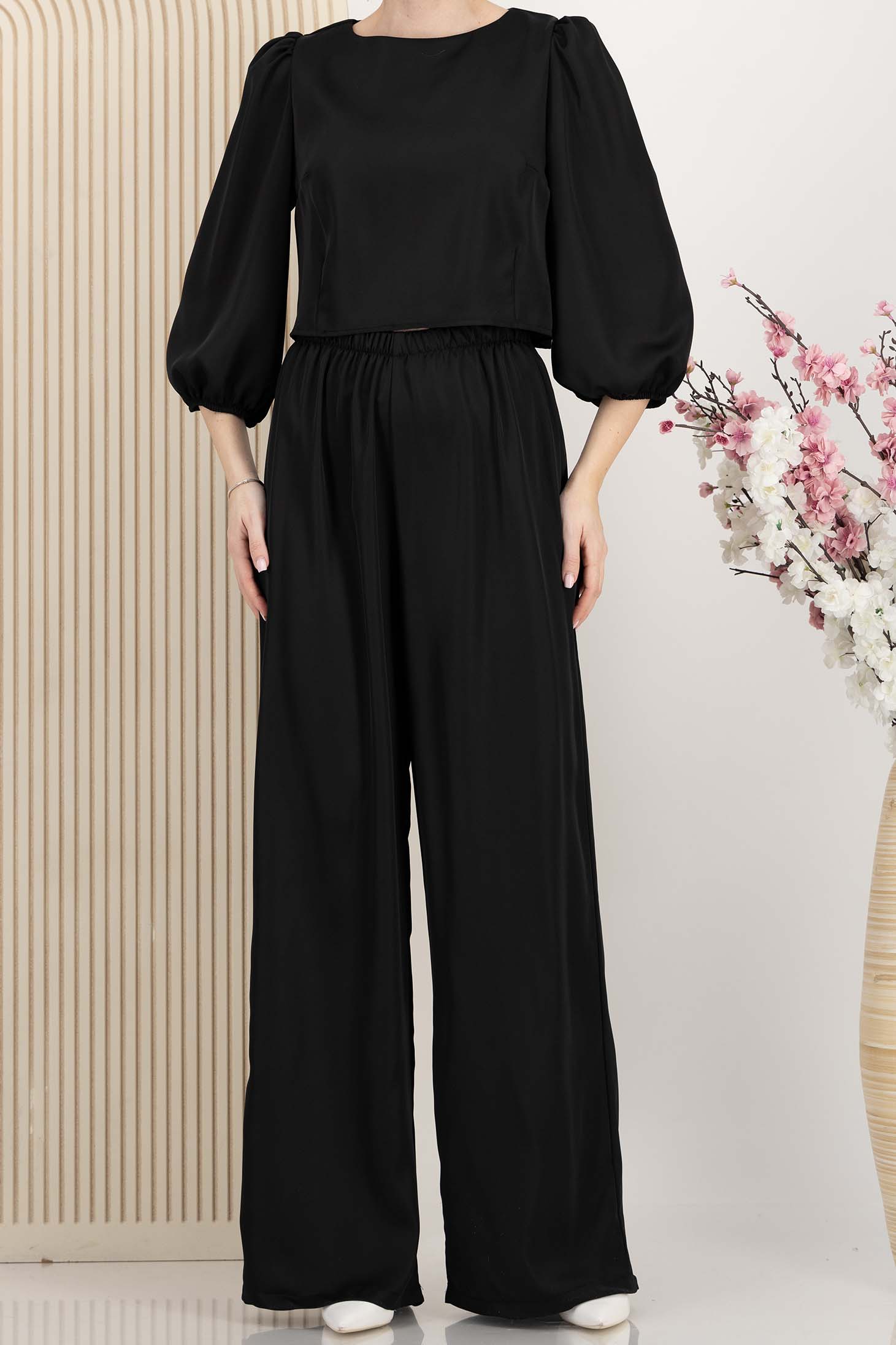 Compleu din satin negru cu elastic in talie si maneci bufante 5 - StarShinerS.ro